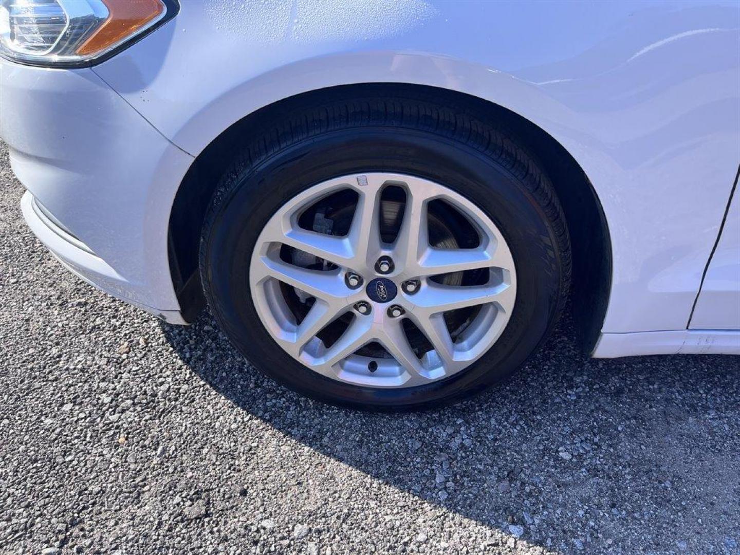 2015 White /Black Ford Fusion (3FA6P0H79FR) with an 2.5l I-4 Smpi Dohc 2.5l engine, Automatic transmission, located at 745 East Steele Rd., West Columbia, SC, 29170, (803) 755-9148, 33.927212, -81.148483 - Special Interent Price! 2015 Ford Fusion with AM/FM Stereo/MP3/Single-CD, Bluetooth, Manual Air Conditioning, Cruise Control, Remote Keyless Entry, Cloth interior, Rear 60-40 Folding Bench, Front powered seats, Plus more! - Photo#31