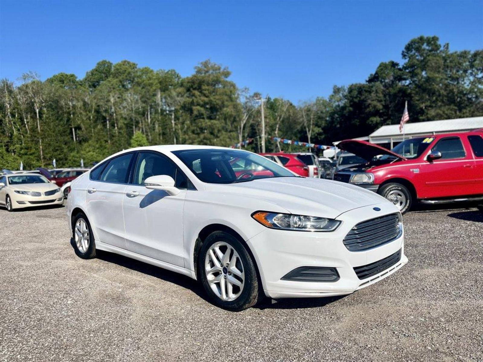 2015 White /Black Ford Fusion (3FA6P0H79FR) with an 2.5l I-4 Smpi Dohc 2.5l engine, Automatic transmission, located at 745 East Steele Rd., West Columbia, SC, 29170, (803) 755-9148, 33.927212, -81.148483 - Special Interent Price! 2015 Ford Fusion with AM/FM Stereo/MP3/Single-CD, Bluetooth, Manual Air Conditioning, Cruise Control, Remote Keyless Entry, Cloth interior, Rear 60-40 Folding Bench, Front powered seats, Plus more! - Photo #3