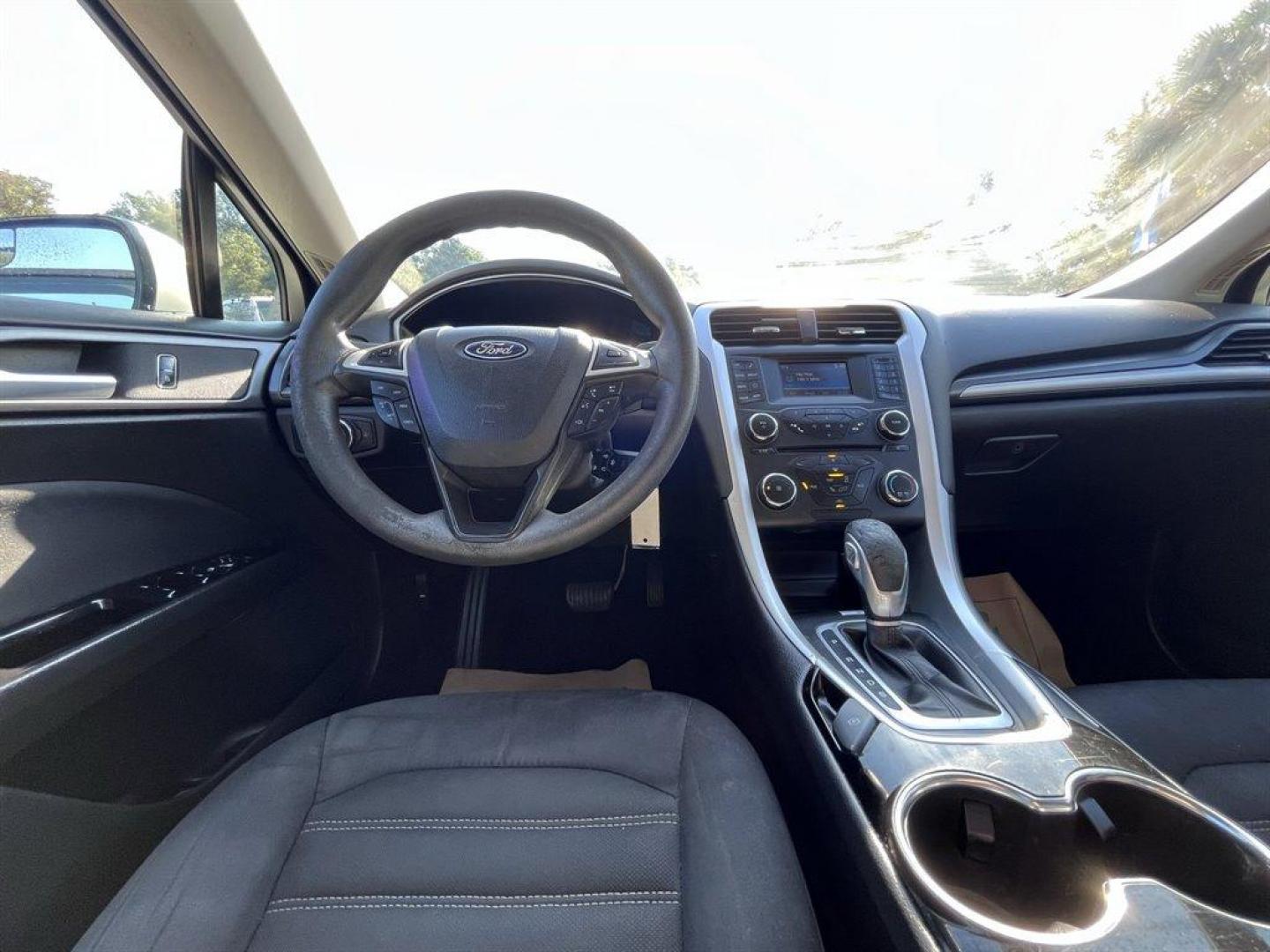 2015 White /Black Ford Fusion (3FA6P0H79FR) with an 2.5l I-4 Smpi Dohc 2.5l engine, Automatic transmission, located at 745 East Steele Rd., West Columbia, SC, 29170, (803) 755-9148, 33.927212, -81.148483 - Special Interent Price! 2015 Ford Fusion with AM/FM Stereo/MP3/Single-CD, Bluetooth, Manual Air Conditioning, Cruise Control, Remote Keyless Entry, Cloth interior, Rear 60-40 Folding Bench, Front powered seats, Plus more! - Photo#4