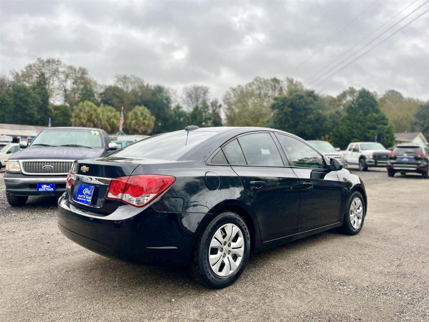 2016 Black /Black Chevrolet Cruze Limited (1G1PC5SH1G7) with an 1.8l I-4 MFI Dohc Flex 1. engine, Automatic transmission, located at 745 East Steele Rd., West Columbia, SC, 29170, (803) 755-9148, 33.927212, -81.148483 - Special Internet Price! 2016 Chevrolet Cruze with Bluetooth, AM/FM stereo, Cruise control, Keyless Entry, Air conditioning, Cloth interior, Front bucket seats, Powered windows, Powered door locks, Plus more! - Photo#2