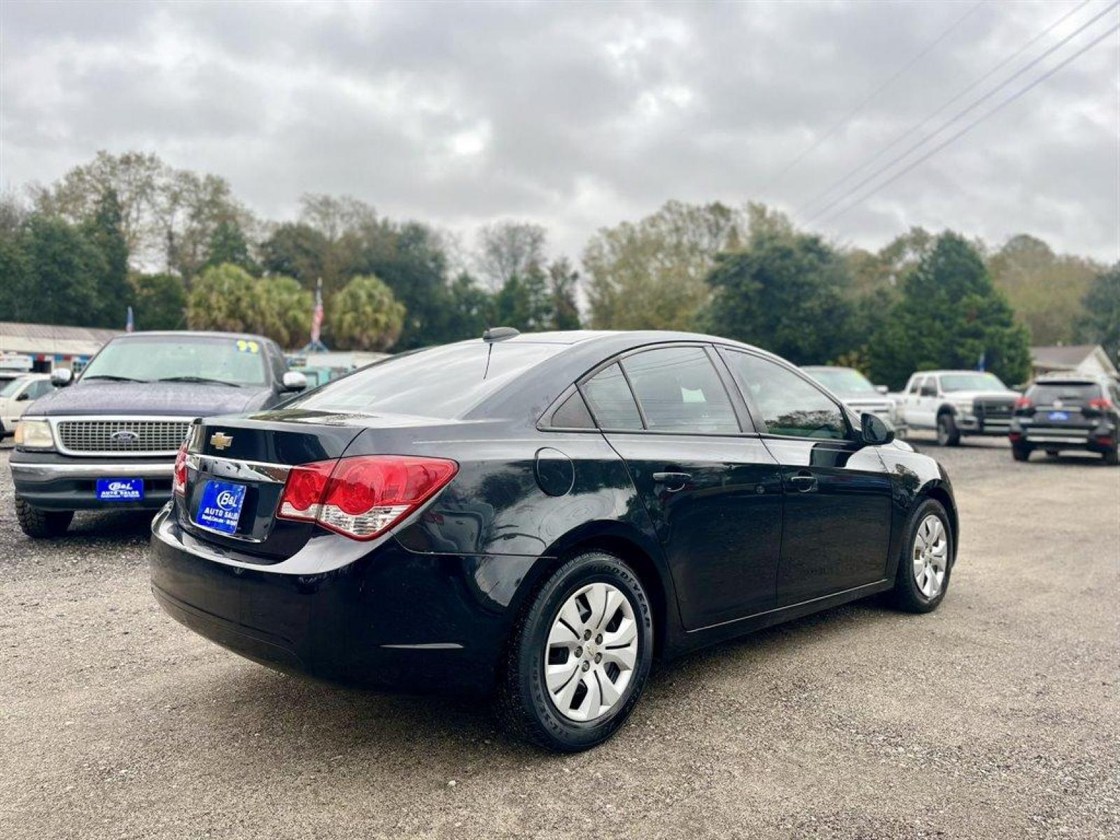 2016 Black /Black Chevrolet Cruze Limited (1G1PC5SH1G7) with an 1.8l I-4 MFI Dohc Flex 1. engine, Automatic transmission, located at 745 East Steele Rd., West Columbia, SC, 29170, (803) 755-9148, 33.927212, -81.148483 - Special Internet Price! 2016 Chevrolet Cruze with Bluetooth, AM/FM stereo, Cruise control, Keyless Entry, Air conditioning, Cloth interior, Front bucket seats, Powered windows, Powered door locks, Plus more! - Photo #2