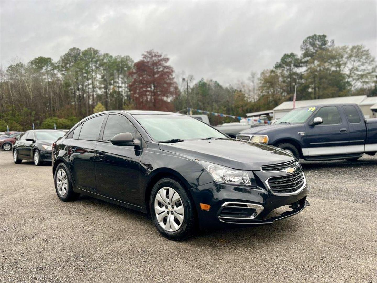 2016 Black /Black Chevrolet Cruze Limited (1G1PC5SH1G7) with an 1.8l I-4 MFI Dohc Flex 1. engine, Automatic transmission, located at 745 East Steele Rd., West Columbia, SC, 29170, (803) 755-9148, 33.927212, -81.148483 - Special Internet Price! 2016 Chevrolet Cruze with Bluetooth, AM/FM stereo, Cruise control, Keyless Entry, Air conditioning, Cloth interior, Front bucket seats, Powered windows, Powered door locks, Plus more! - Photo#3