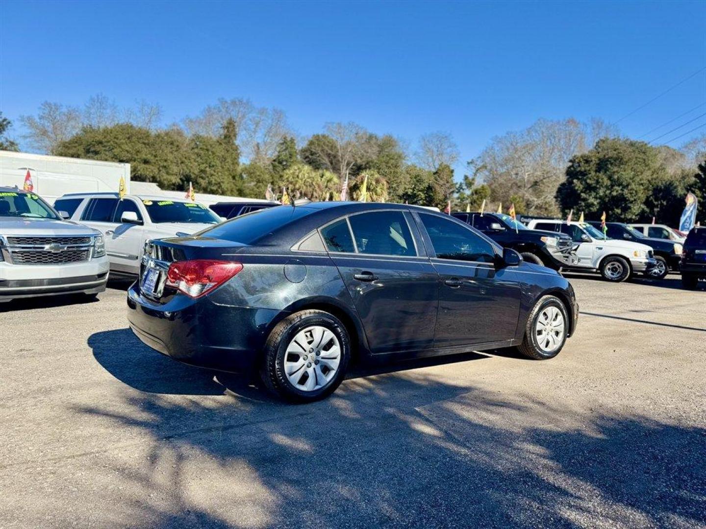 2016 Black /Black Chevrolet Cruze Limited (1G1PC5SH1G7) with an 1.8l I-4 MFI Dohc Flex 1. engine, Automatic transmission, located at 745 East Steele Rd., West Columbia, SC, 29170, (803) 755-9148, 33.927212, -81.148483- Photo#3