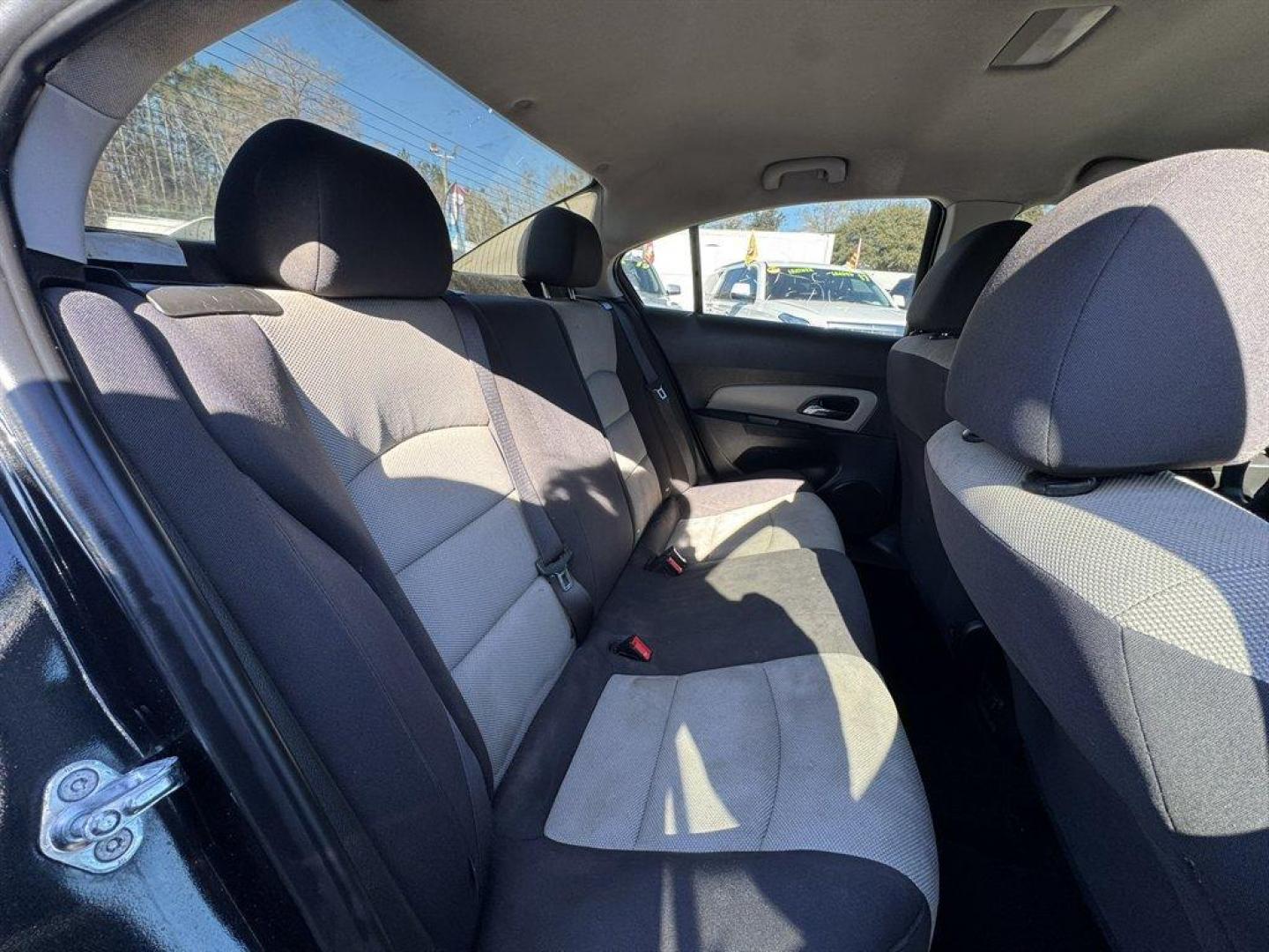2016 Black /Black Chevrolet Cruze Limited (1G1PC5SH1G7) with an 1.8l I-4 MFI Dohc Flex 1. engine, Automatic transmission, located at 745 East Steele Rd., West Columbia, SC, 29170, (803) 755-9148, 33.927212, -81.148483- Photo#17