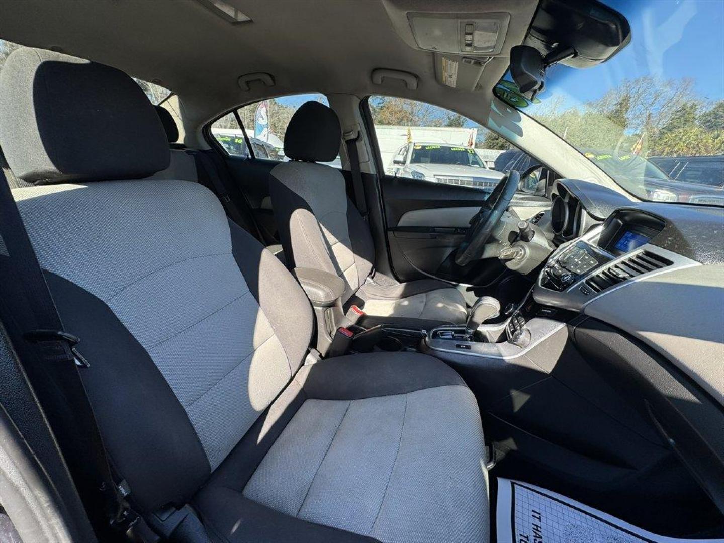 2016 Black /Black Chevrolet Cruze Limited (1G1PC5SH1G7) with an 1.8l I-4 MFI Dohc Flex 1. engine, Automatic transmission, located at 745 East Steele Rd., West Columbia, SC, 29170, (803) 755-9148, 33.927212, -81.148483- Photo#19