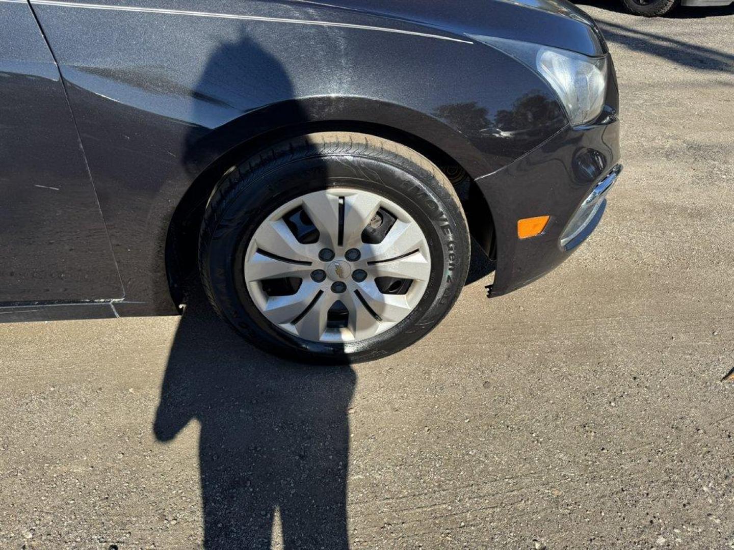 2016 Black /Black Chevrolet Cruze Limited (1G1PC5SH1G7) with an 1.8l I-4 MFI Dohc Flex 1. engine, Automatic transmission, located at 745 East Steele Rd., West Columbia, SC, 29170, (803) 755-9148, 33.927212, -81.148483- Photo#20
