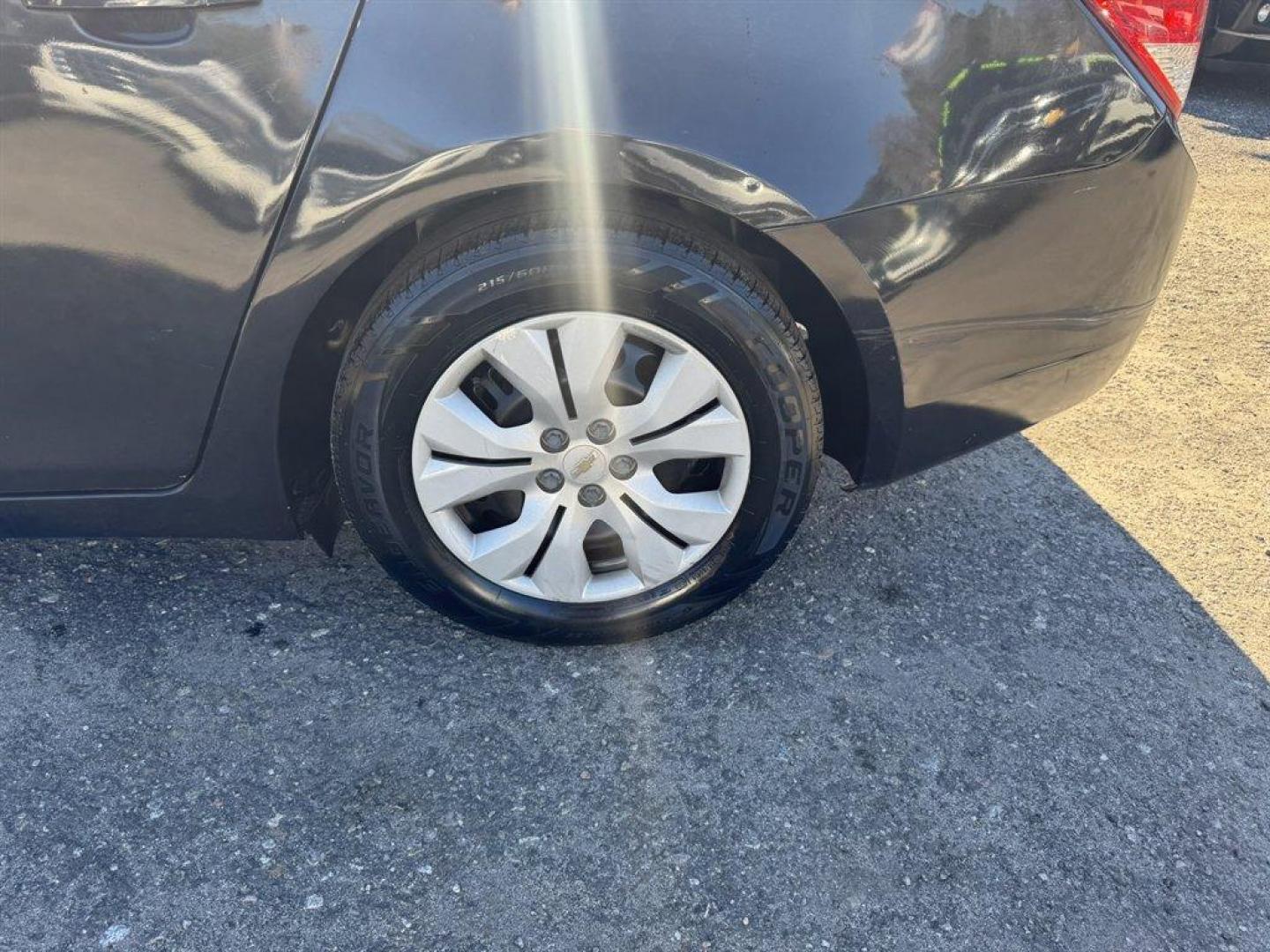 2016 Black /Black Chevrolet Cruze Limited (1G1PC5SH1G7) with an 1.8l I-4 MFI Dohc Flex 1. engine, Automatic transmission, located at 745 East Steele Rd., West Columbia, SC, 29170, (803) 755-9148, 33.927212, -81.148483- Photo#22