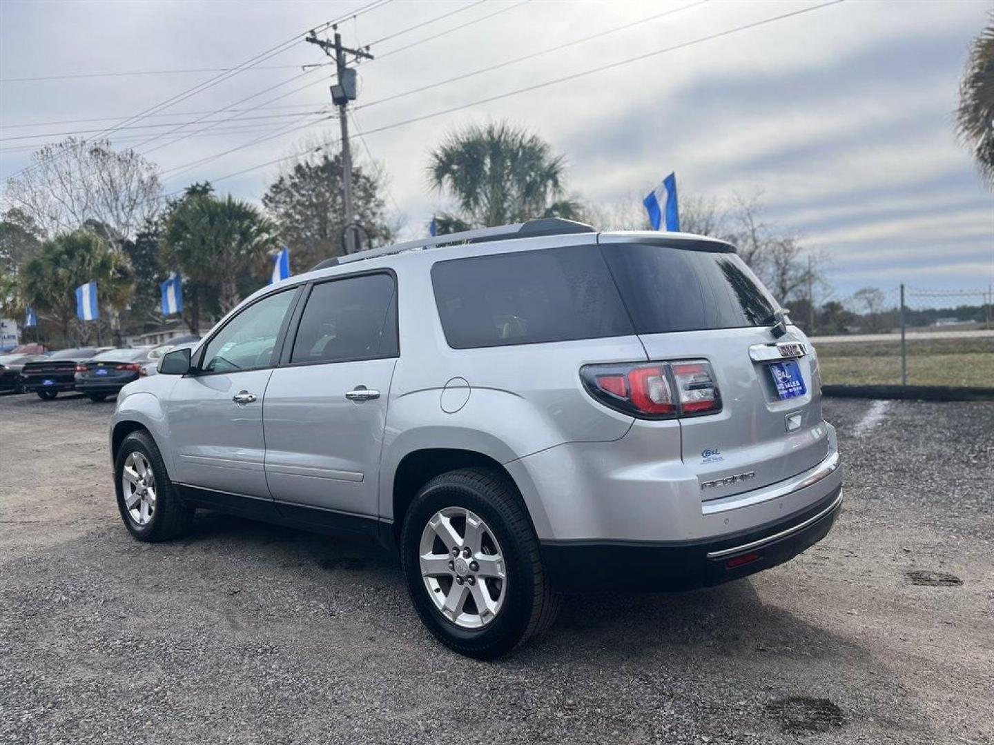 2015 Silver /Grey GMC Acadia (1GKKVNED2FJ) with an 3.6l V6 DI Dohc 3.6l engine, Automatic transmission, located at 745 East Steele Rd., West Columbia, SC, 29170, (803) 755-9148, 33.927212, -81.148483 - Special Internet Price! 2015 GMC Acadia with Bluetooth, SiriusXM Satellite Radio Trial, 6.5 diagonal touch-screen display, Backup camera, Cruise control, Air conditioning, Remote Keyless Entry, Reclining front buckets, 3rd row seating, Powered windows, Powered door locks, Plus more! - Photo#1