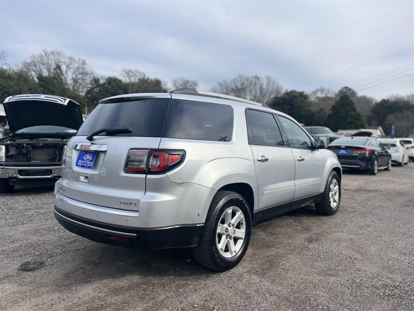 2015 Silver /Grey GMC Acadia (1GKKVNED2FJ) with an 3.6l V6 DI Dohc 3.6l engine, Automatic transmission, located at 745 East Steele Rd., West Columbia, SC, 29170, (803) 755-9148, 33.927212, -81.148483 - Special Internet Price! 2015 GMC Acadia with Bluetooth, SiriusXM Satellite Radio Trial, 6.5 diagonal touch-screen display, Backup camera, Cruise control, Air conditioning, Remote Keyless Entry, Reclining front buckets, 3rd row seating, Powered windows, Powered door locks, Plus more! - Photo#2