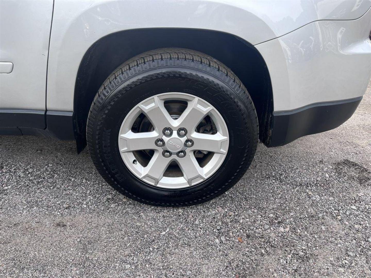 2015 Silver /Grey GMC Acadia (1GKKVNED2FJ) with an 3.6l V6 DI Dohc 3.6l engine, Automatic transmission, located at 745 East Steele Rd., West Columbia, SC, 29170, (803) 755-9148, 33.927212, -81.148483 - Special Internet Price! 2015 GMC Acadia with Bluetooth, SiriusXM Satellite Radio Trial, 6.5 diagonal touch-screen display, Backup camera, Cruise control, Air conditioning, Remote Keyless Entry, Reclining front buckets, 3rd row seating, Powered windows, Powered door locks, Plus more! - Photo#31