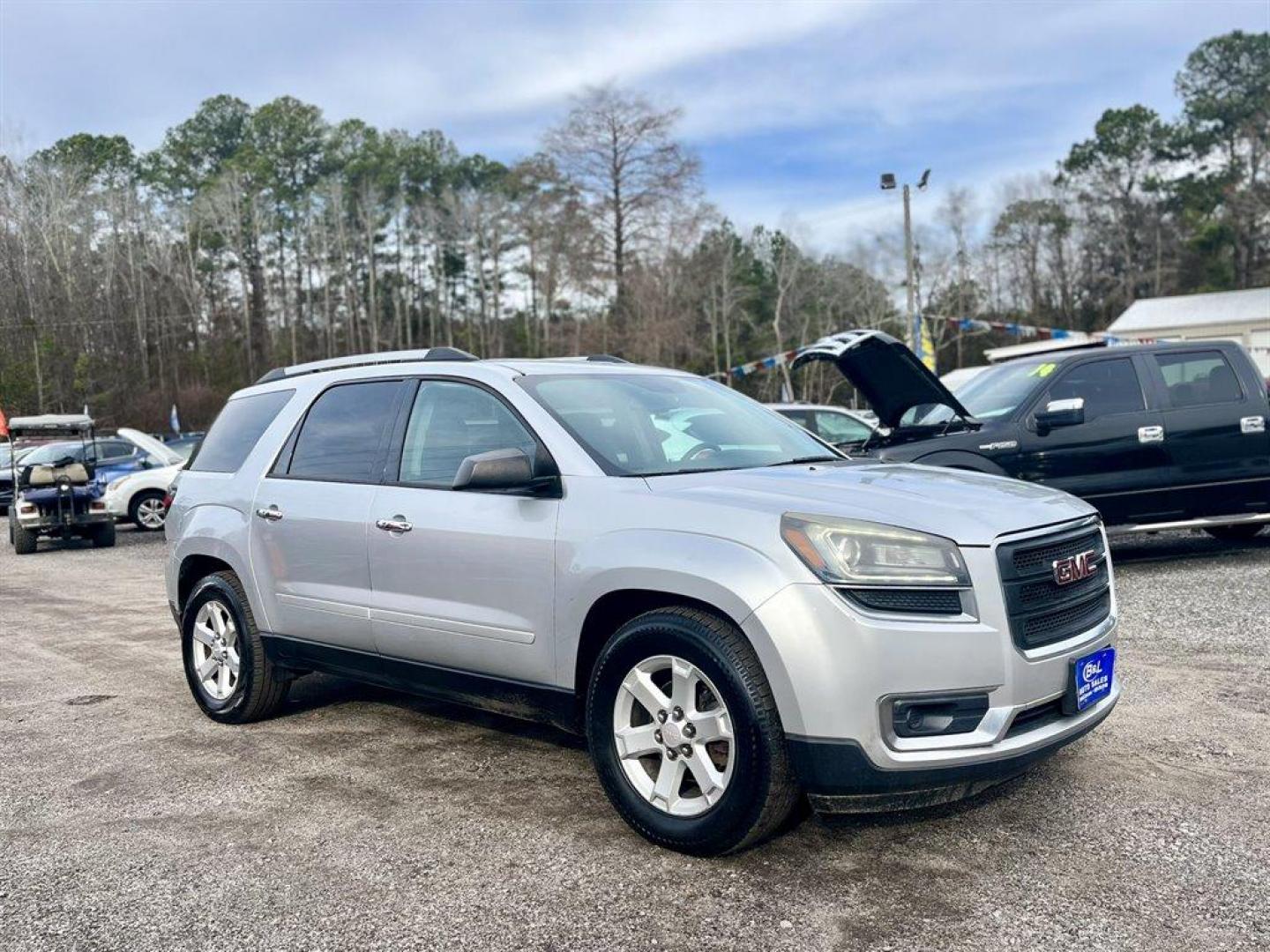 2015 Silver /Grey GMC Acadia (1GKKVNED2FJ) with an 3.6l V6 DI Dohc 3.6l engine, Automatic transmission, located at 745 East Steele Rd., West Columbia, SC, 29170, (803) 755-9148, 33.927212, -81.148483 - Special Internet Price! 2015 GMC Acadia with Bluetooth, SiriusXM Satellite Radio Trial, 6.5 diagonal touch-screen display, Backup camera, Cruise control, Air conditioning, Remote Keyless Entry, Reclining front buckets, 3rd row seating, Powered windows, Powered door locks, Plus more! - Photo#3