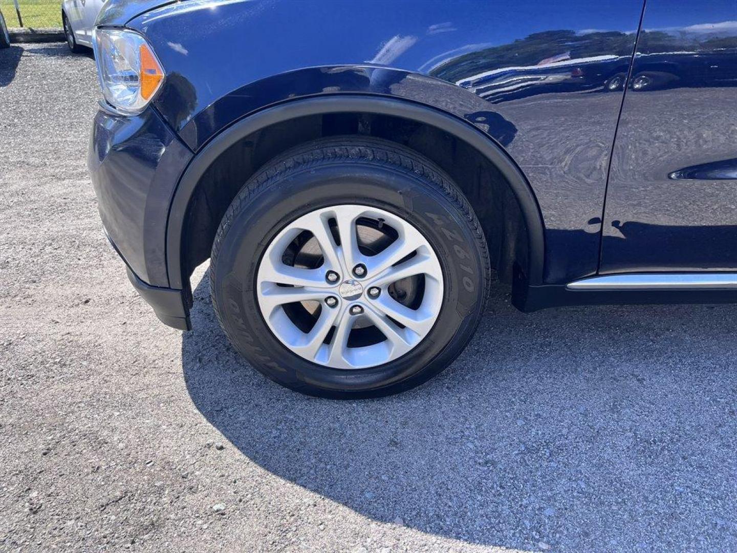 2013 Blue /Grey Dodge Durango (1C4RDJAG0DC) with an 3.6l V6 MPI Dohc 3.6l engine, Automatic transmission, located at 745 East Steele Rd., West Columbia, SC, 29170, (803) 755-9148, 33.927212, -81.148483 - Special Internet Price! 2013 Dodge Durango SXT with AM/FM stereo, Backup camera, Remote keyless entry, 3-zone auto temp control, Cloth interior, 3rd row bench seat, Powered windows, Powered door locks, Plus more! - Photo#32