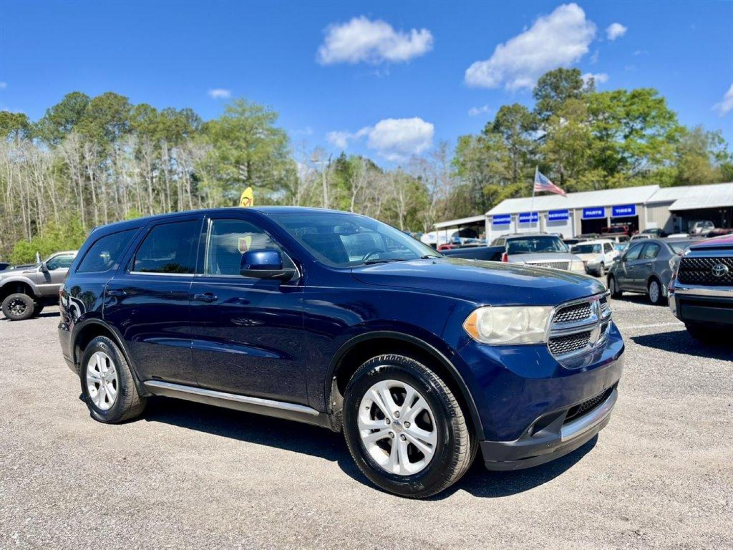 2013 Blue /Grey Dodge Durango (1C4RDJAG0DC) with an 3.6l V6 MPI Dohc 3.6l engine, Automatic transmission, located at 745 East Steele Rd., West Columbia, SC, 29170, (803) 755-9148, 33.927212, -81.148483 - Special Internet Price! 2013 Dodge Durango SXT with AM/FM stereo, Backup camera, Remote keyless entry, 3-zone auto temp control, Cloth interior, 3rd row bench seat, Powered windows, Powered door locks, Plus more! - Photo#3