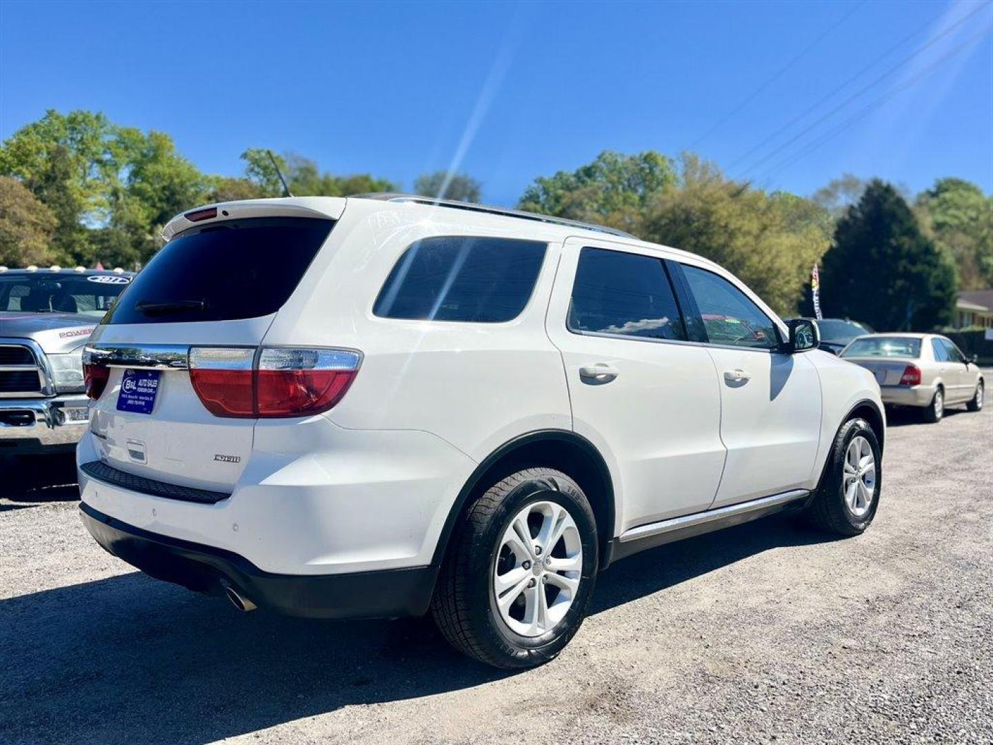 2012 White /Tan Dodge Durango (1C4RDHDG1CC) with an 3.6l V6 MPI Dohc 3.6l engine, Automatic transmission, located at 745 East Steele Rd., West Columbia, SC, 29170, (803) 755-9148, 33.927212, -81.148483 - Special Internet Price! 2012 Dodge Durango Crew with Bluetooth, AM/FM radio, Cruise control, Backup camera, Dual zone auto temp control, Leather interior, 1st and 2nd row heated seats, 3rd row bench seat, Powered driver seat, Powered windows, Powered liftgate, Plus more! - Photo#2