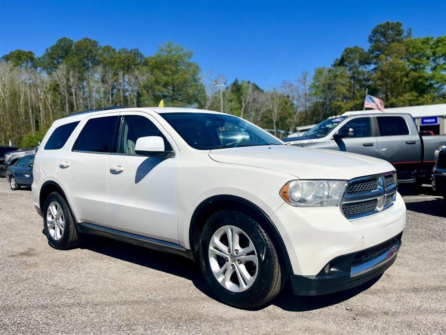 2012 White /Tan Dodge Durango (1C4RDHDG1CC) with an 3.6l V6 MPI Dohc 3.6l engine, Automatic transmission, located at 745 East Steele Rd., West Columbia, SC, 29170, (803) 755-9148, 33.927212, -81.148483 - Special Internet Price! 2012 Dodge Durango Crew with Bluetooth, AM/FM radio, Cruise control, Backup camera, Dual zone auto temp control, Leather interior, 1st and 2nd row heated seats, 3rd row bench seat, Powered driver seat, Powered windows, Powered liftgate, Plus more! - Photo#3