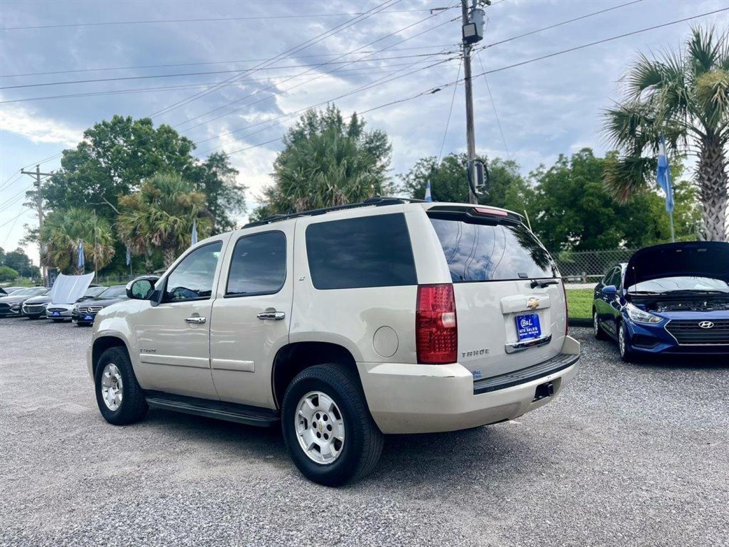 2007 Tan /Tan Chevrolet Tahoe (1GNFC13017R) with an 5.3l V8 SFI Flex 5.3l engine, Automatic transmission, located at 745 East Steele Rd., West Columbia, SC, 29170, (803) 755-9148, 33.927212, -81.148483 - Photo#1