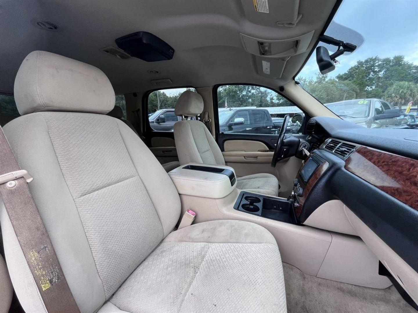 2007 Tan /Tan Chevrolet Tahoe (1GNFC13017R) with an 5.3l V8 SFI Flex 5.3l engine, Automatic transmission, located at 745 East Steele Rd., West Columbia, SC, 29170, (803) 755-9148, 33.927212, -81.148483 - Photo#24