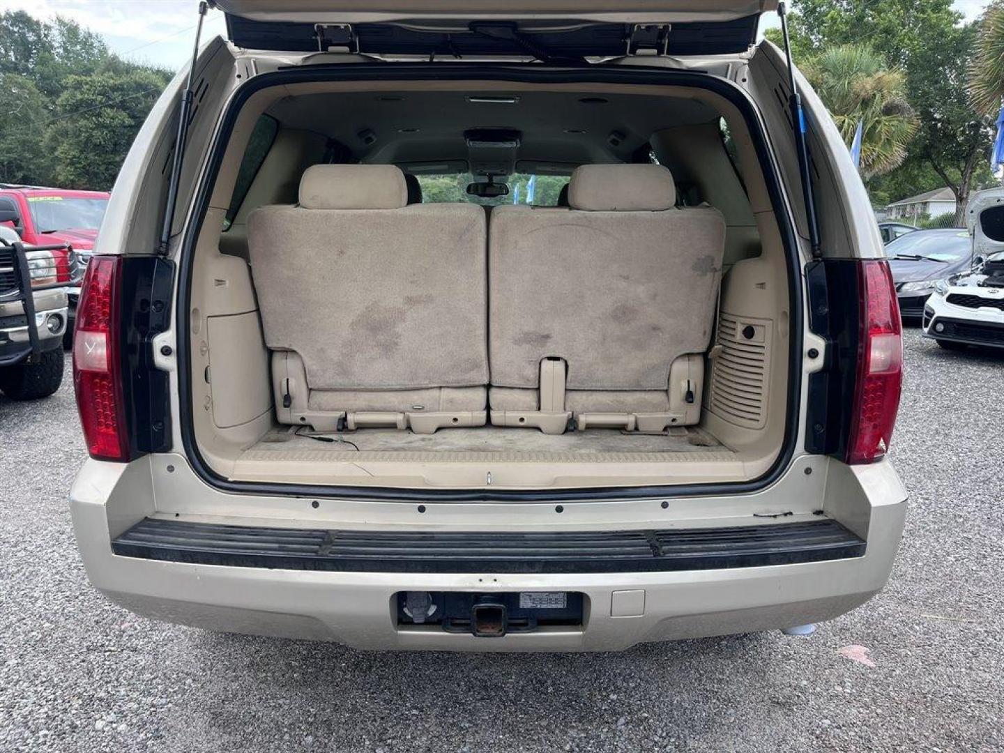 2007 Tan /Tan Chevrolet Tahoe (1GNFC13017R) with an 5.3l V8 SFI Flex 5.3l engine, Automatic transmission, located at 745 East Steele Rd., West Columbia, SC, 29170, (803) 755-9148, 33.927212, -81.148483 - Photo#27