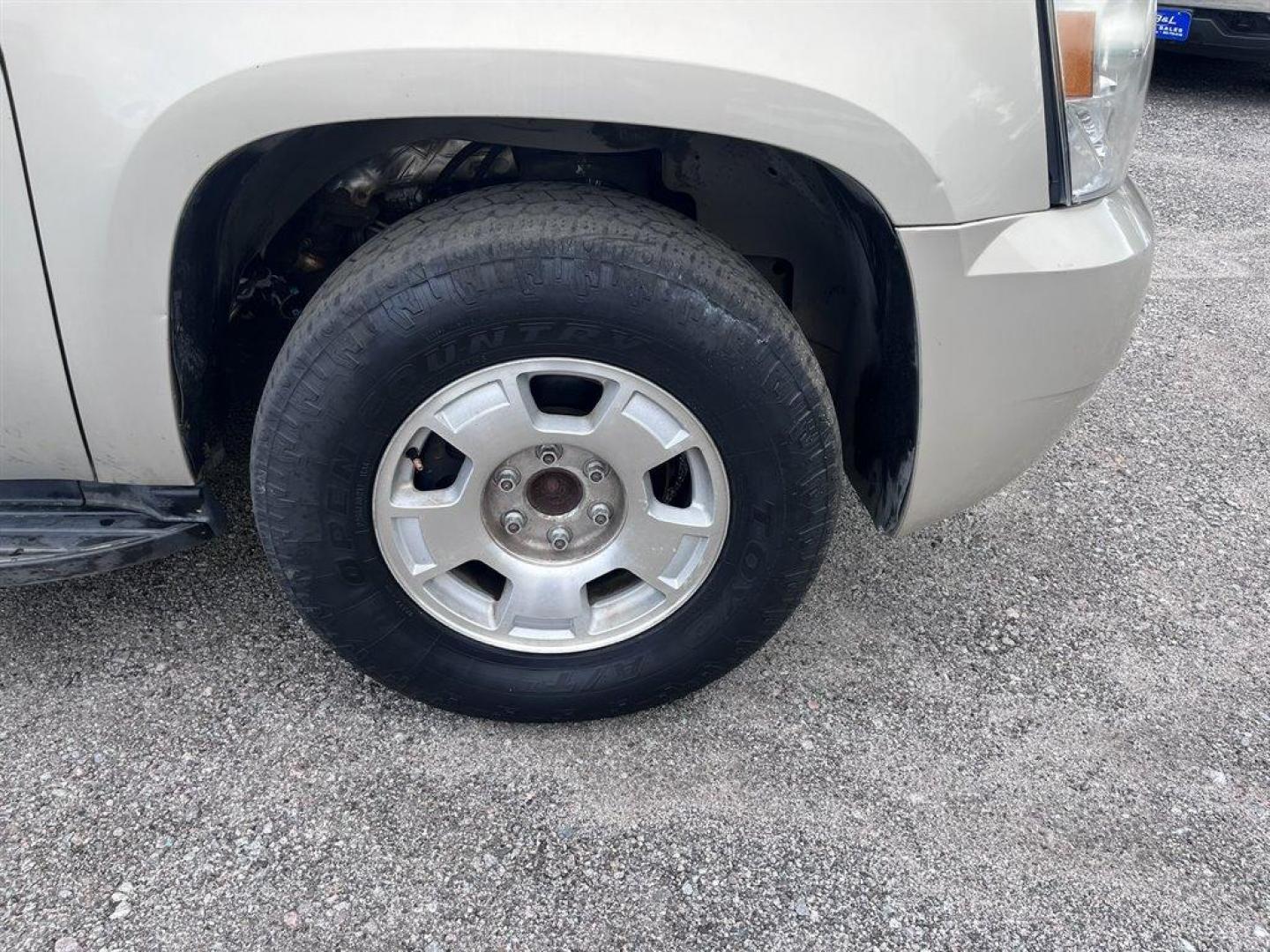 2007 Tan /Tan Chevrolet Tahoe (1GNFC13017R) with an 5.3l V8 SFI Flex 5.3l engine, Automatic transmission, located at 745 East Steele Rd., West Columbia, SC, 29170, (803) 755-9148, 33.927212, -81.148483 - Photo#29