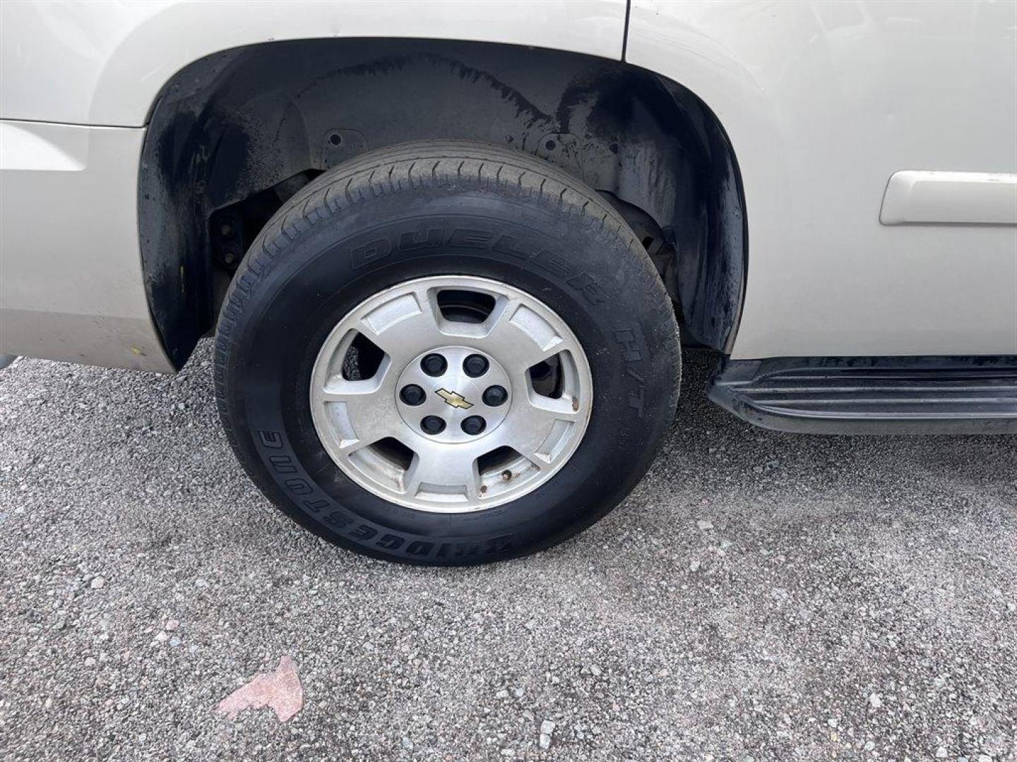 2007 Tan /Tan Chevrolet Tahoe (1GNFC13017R) with an 5.3l V8 SFI Flex 5.3l engine, Automatic transmission, located at 745 East Steele Rd., West Columbia, SC, 29170, (803) 755-9148, 33.927212, -81.148483 - Photo#30