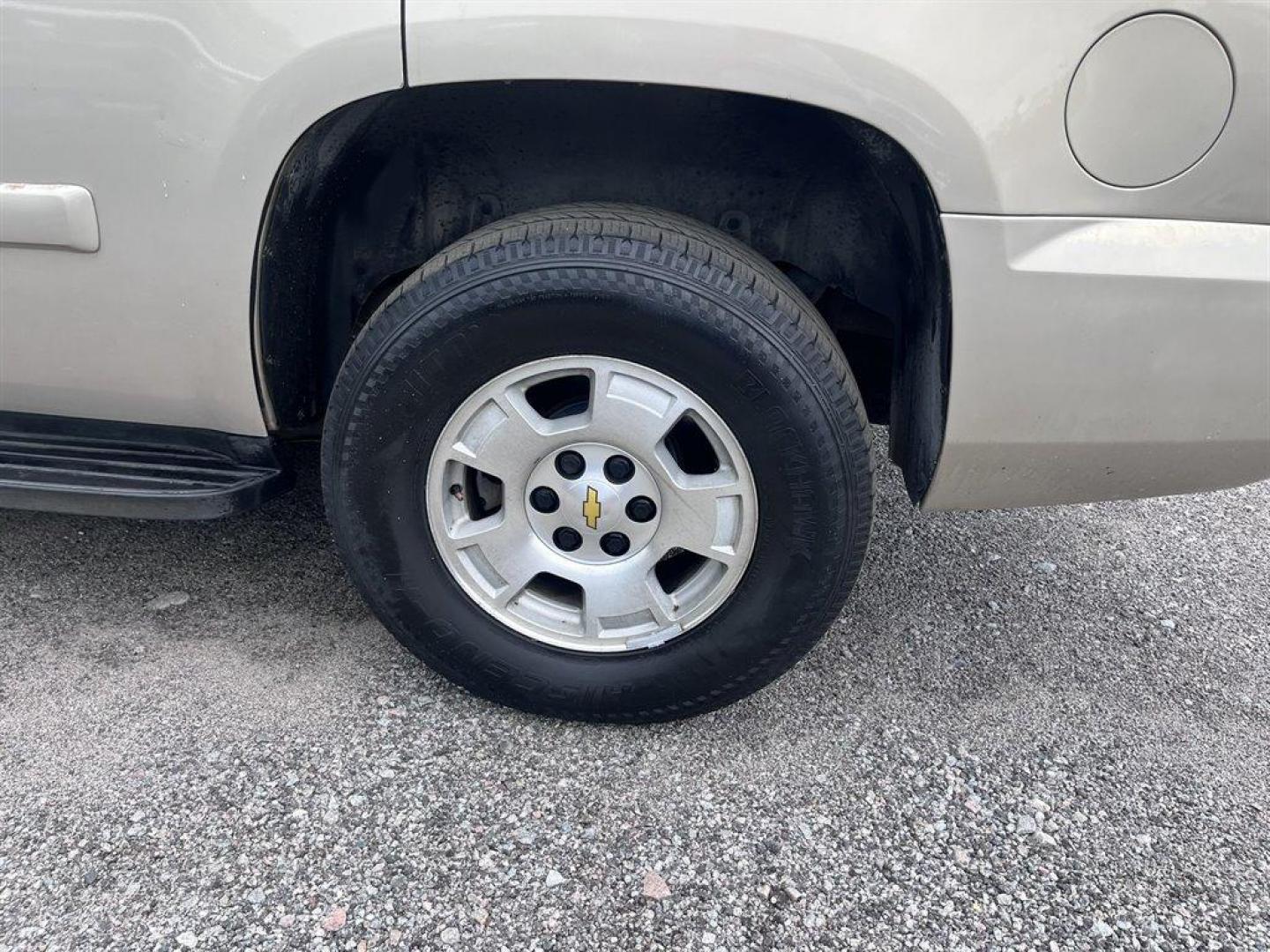 2007 Tan /Tan Chevrolet Tahoe (1GNFC13017R) with an 5.3l V8 SFI Flex 5.3l engine, Automatic transmission, located at 745 East Steele Rd., West Columbia, SC, 29170, (803) 755-9148, 33.927212, -81.148483 - Photo#31