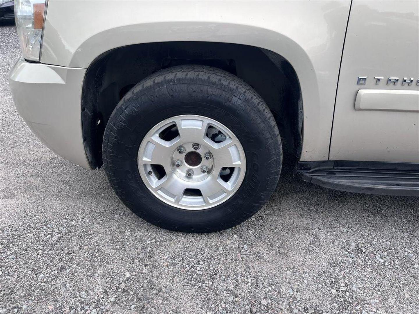 2007 Tan /Tan Chevrolet Tahoe (1GNFC13017R) with an 5.3l V8 SFI Flex 5.3l engine, Automatic transmission, located at 745 East Steele Rd., West Columbia, SC, 29170, (803) 755-9148, 33.927212, -81.148483 - Photo#32