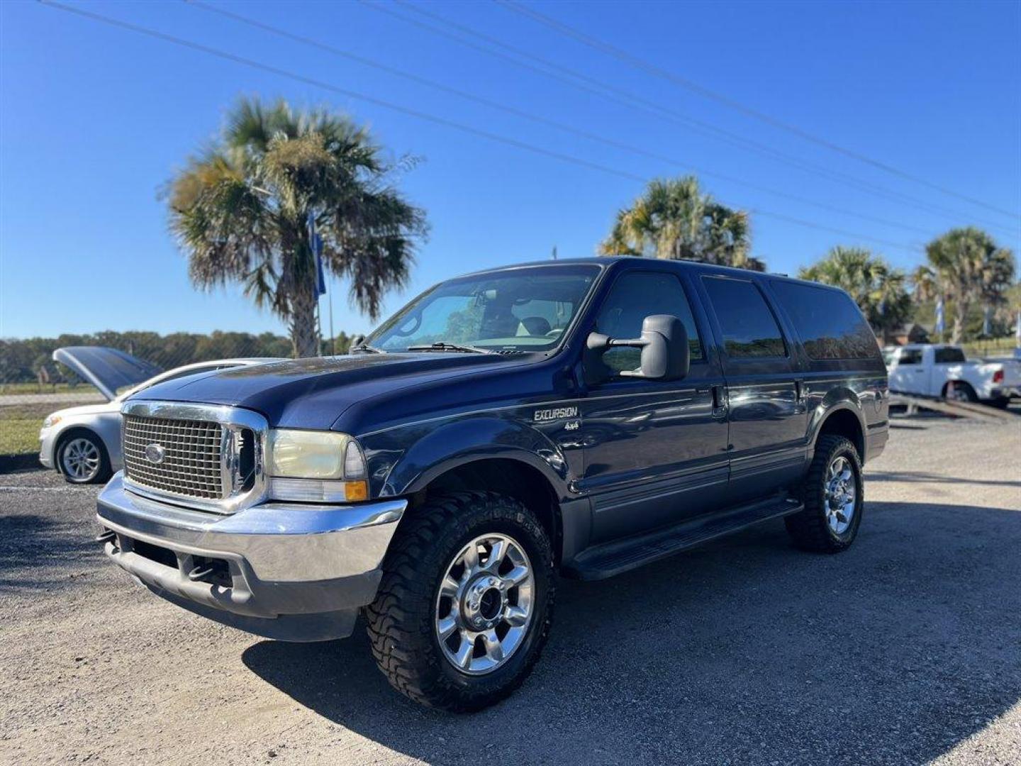 2002 Blue /Grey Ford Excursion (1FMNU41SX2E) with an 6.8l V10 EFI Sohc 6.8l engine, Auto transmission, located at 745 East Steele Rd., West Columbia, SC, 29170, (803) 755-9148, 33.927212, -81.148483 - $1,700.00 Down Payment! - Photo#0