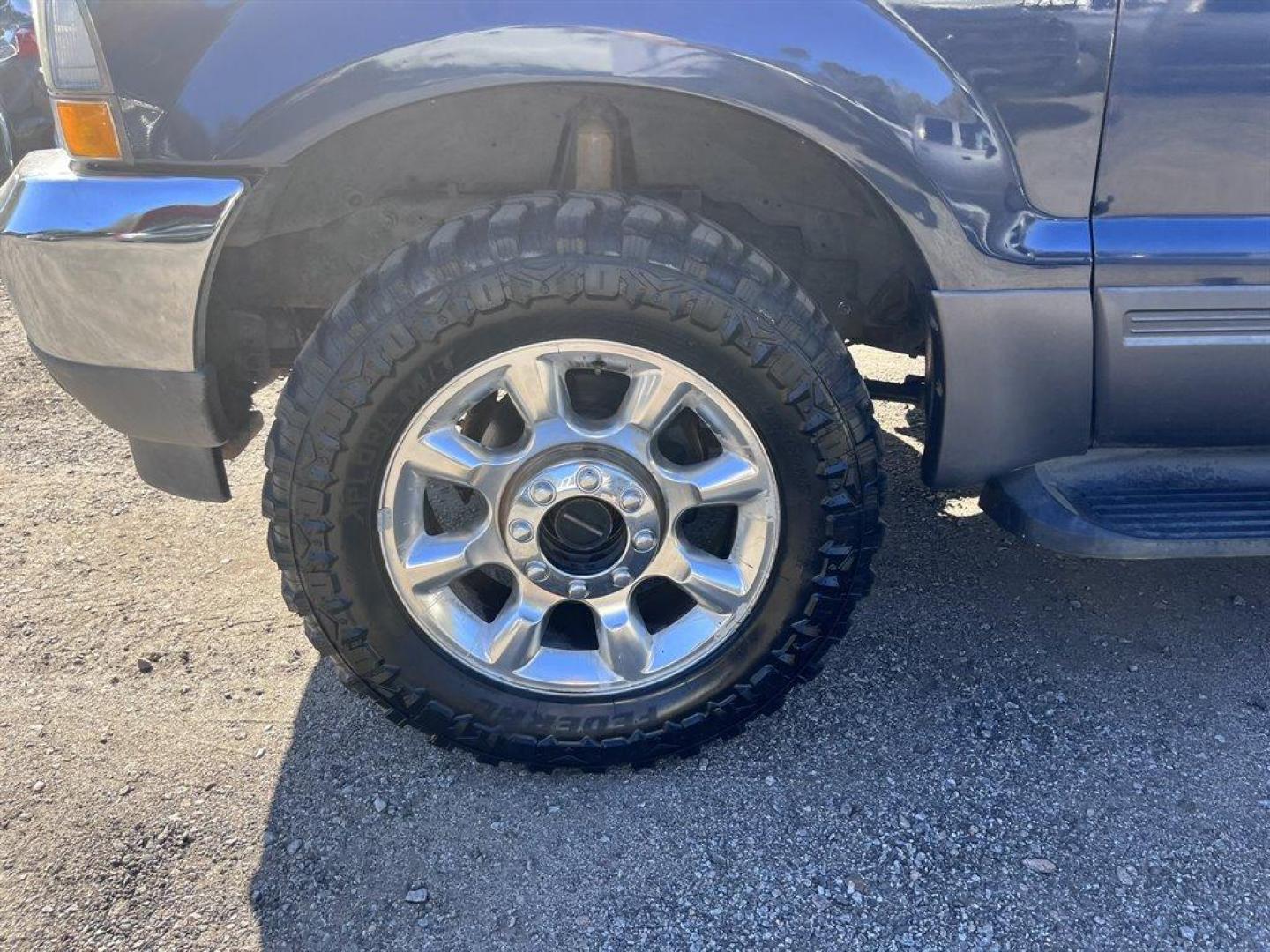 2002 Blue /Grey Ford Excursion (1FMNU41SX2E) with an 6.8l V10 EFI Sohc 6.8l engine, Auto transmission, located at 745 East Steele Rd., West Columbia, SC, 29170, (803) 755-9148, 33.927212, -81.148483 - $1,700.00 Down Payment! - Photo#31