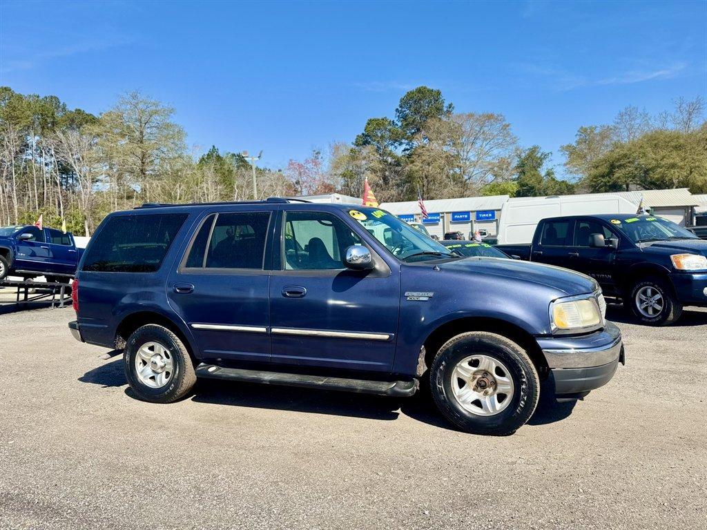 1999 Blue /Grey Ford Expedition (1FMRU1769XL) with an 4.6l V8 EFI Sohc 4.6l engine, Auto transmission, located at 745 East Steele Rd., West Columbia, SC, 29170, (803) 755-9148, 33.927212, -81.148483 - Photo#2