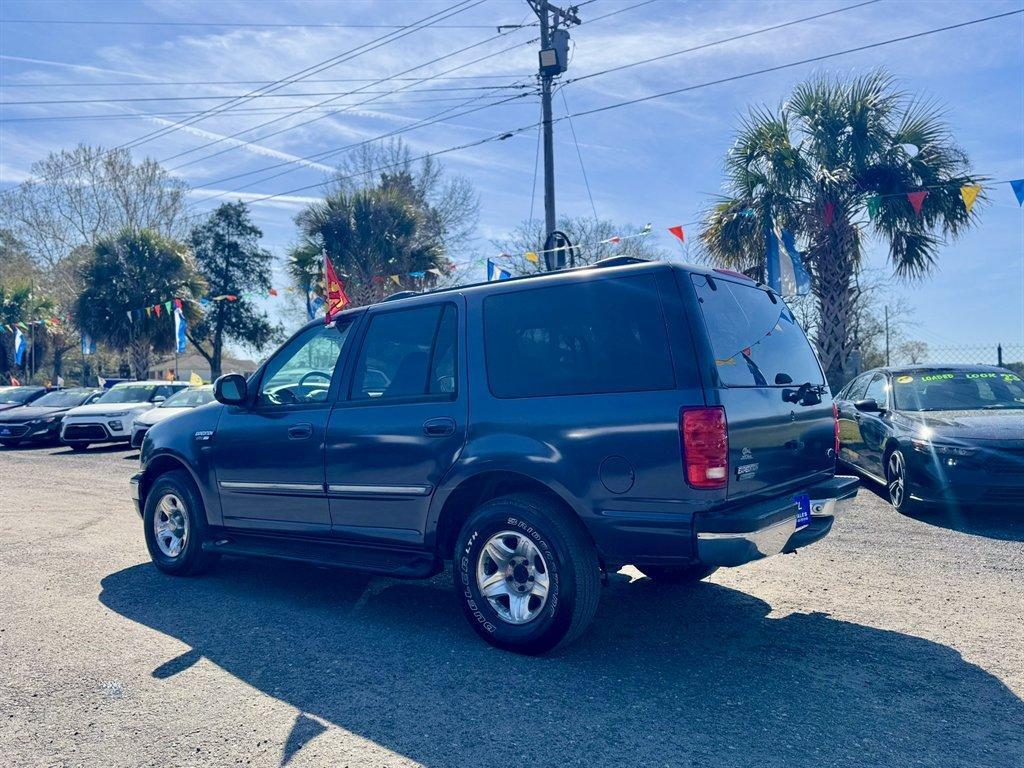 1999 Blue /Grey Ford Expedition (1FMRU1769XL) with an 4.6l V8 EFI Sohc 4.6l engine, Auto transmission, located at 745 East Steele Rd., West Columbia, SC, 29170, (803) 755-9148, 33.927212, -81.148483 - Photo#4