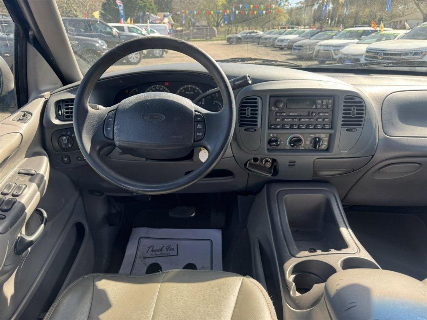 1999 Blue /Grey Ford Expedition (1FMRU1769XL) with an 4.6l V8 EFI Sohc 4.6l engine, Auto transmission, located at 745 East Steele Rd., West Columbia, SC, 29170, (803) 755-9148, 33.927212, -81.148483 - Photo#5