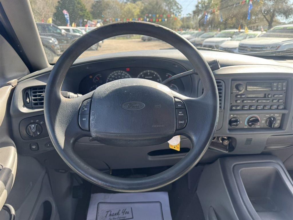 1999 Blue /Grey Ford Expedition (1FMRU1769XL) with an 4.6l V8 EFI Sohc 4.6l engine, Auto transmission, located at 745 East Steele Rd., West Columbia, SC, 29170, (803) 755-9148, 33.927212, -81.148483 - Photo#6