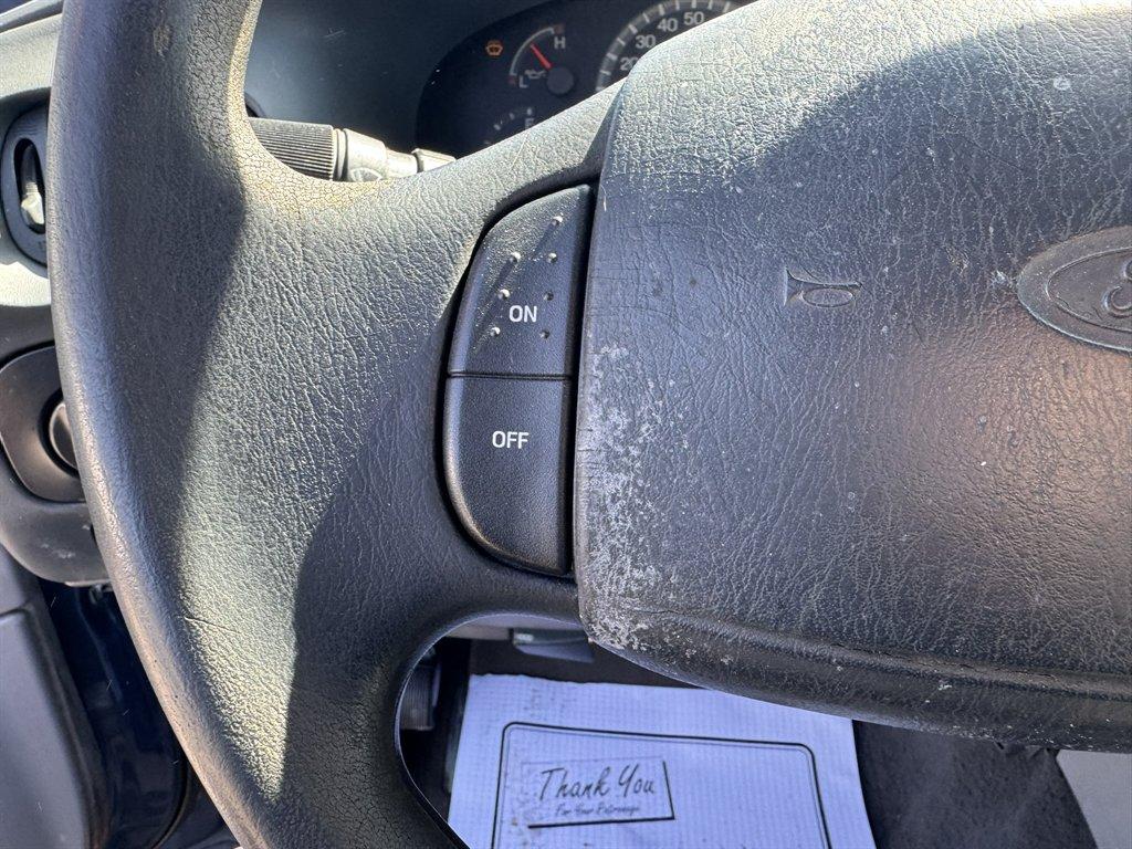 1999 Blue /Grey Ford Expedition (1FMRU1769XL) with an 4.6l V8 EFI Sohc 4.6l engine, Auto transmission, located at 745 East Steele Rd., West Columbia, SC, 29170, (803) 755-9148, 33.927212, -81.148483 - Photo#7