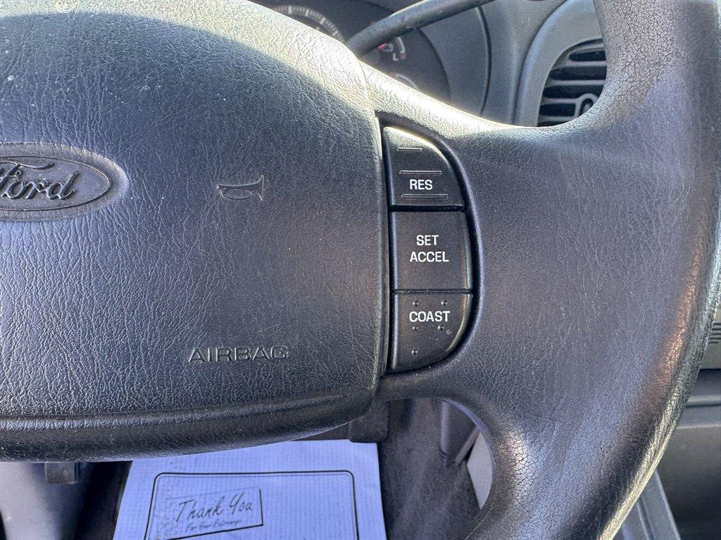 1999 Blue /Grey Ford Expedition (1FMRU1769XL) with an 4.6l V8 EFI Sohc 4.6l engine, Auto transmission, located at 745 East Steele Rd., West Columbia, SC, 29170, (803) 755-9148, 33.927212, -81.148483 - Photo#8