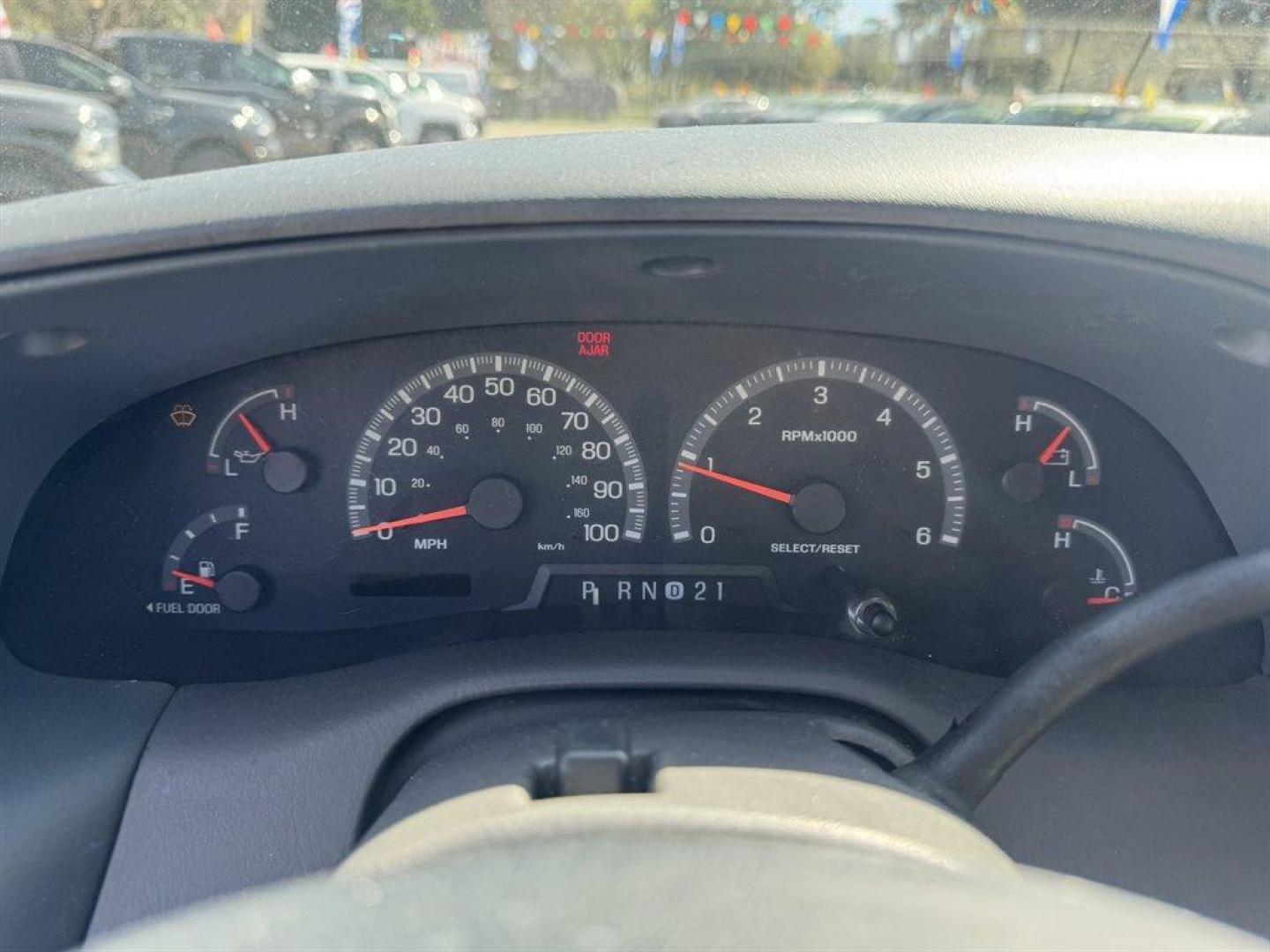 1999 Blue /Grey Ford Expedition (1FMRU1769XL) with an 4.6l V8 EFI Sohc 4.6l engine, Auto transmission, located at 745 East Steele Rd., West Columbia, SC, 29170, (803) 755-9148, 33.927212, -81.148483 - Photo#9