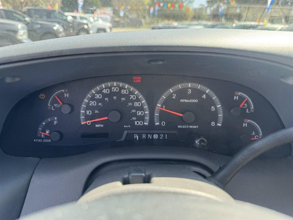 1999 Blue /Grey Ford Expedition (1FMRU1769XL) with an 4.6l V8 EFI Sohc 4.6l engine, Auto transmission, located at 745 East Steele Rd., West Columbia, SC, 29170, (803) 755-9148, 33.927212, -81.148483 - Photo#9