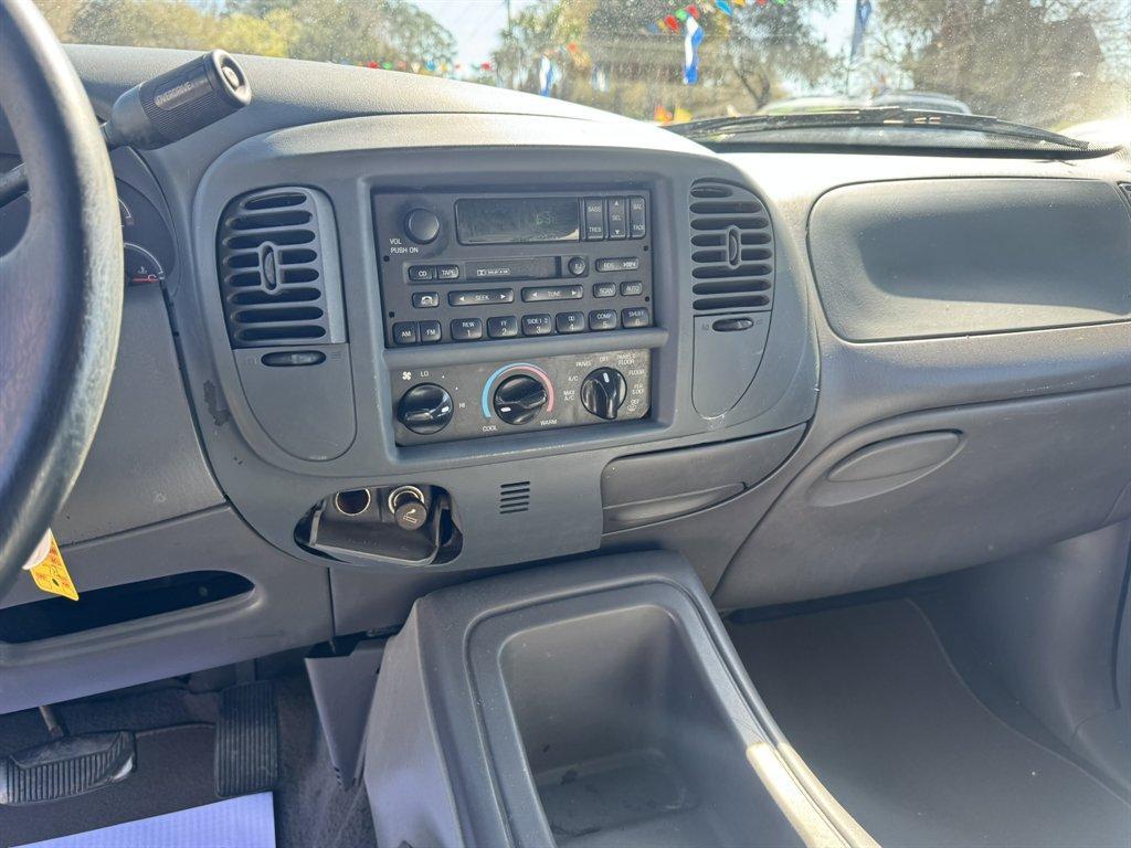 1999 Blue /Grey Ford Expedition (1FMRU1769XL) with an 4.6l V8 EFI Sohc 4.6l engine, Auto transmission, located at 745 East Steele Rd., West Columbia, SC, 29170, (803) 755-9148, 33.927212, -81.148483 - Photo#11