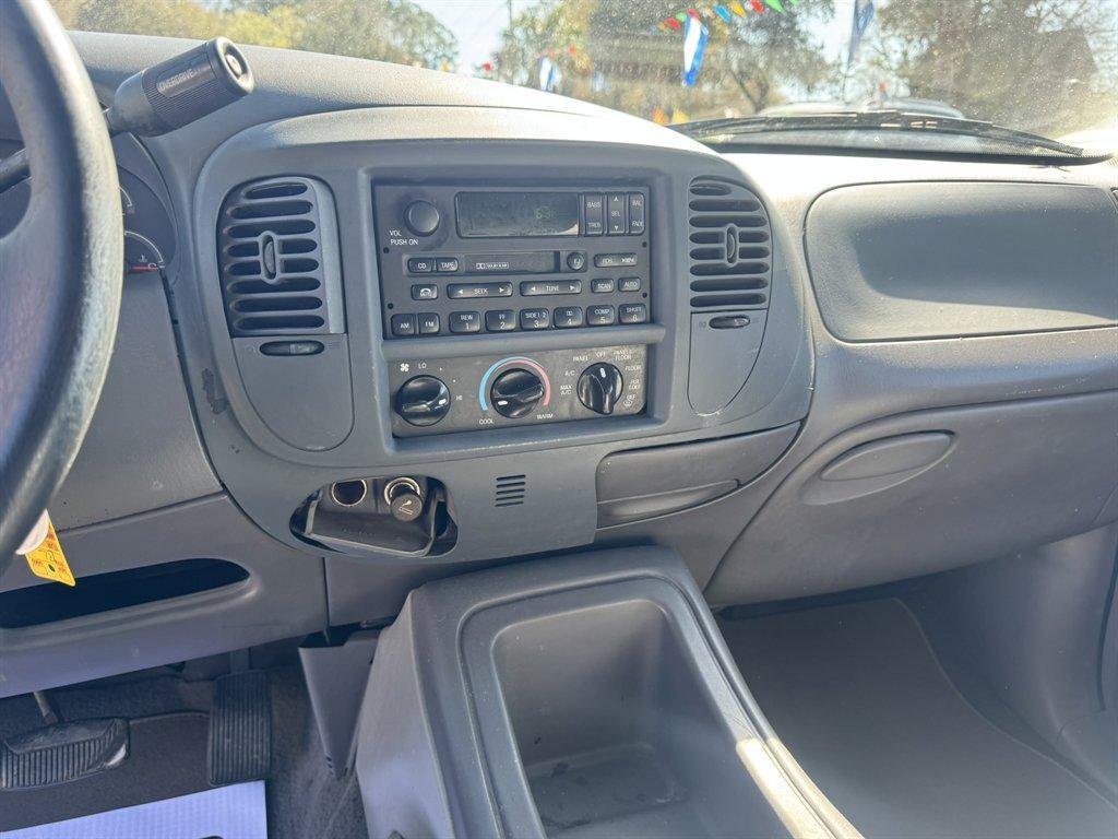 1999 Blue /Grey Ford Expedition (1FMRU1769XL) with an 4.6l V8 EFI Sohc 4.6l engine, Auto transmission, located at 745 East Steele Rd., West Columbia, SC, 29170, (803) 755-9148, 33.927212, -81.148483 - Photo#12