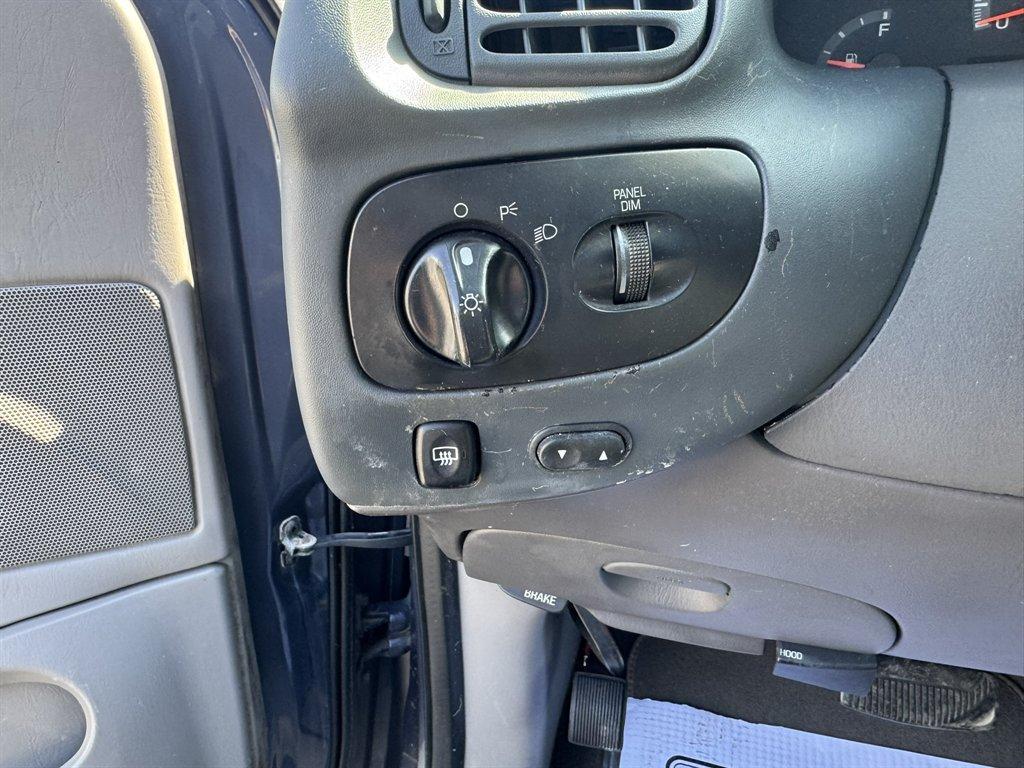 1999 Blue /Grey Ford Expedition (1FMRU1769XL) with an 4.6l V8 EFI Sohc 4.6l engine, Auto transmission, located at 745 East Steele Rd., West Columbia, SC, 29170, (803) 755-9148, 33.927212, -81.148483 - Photo#13