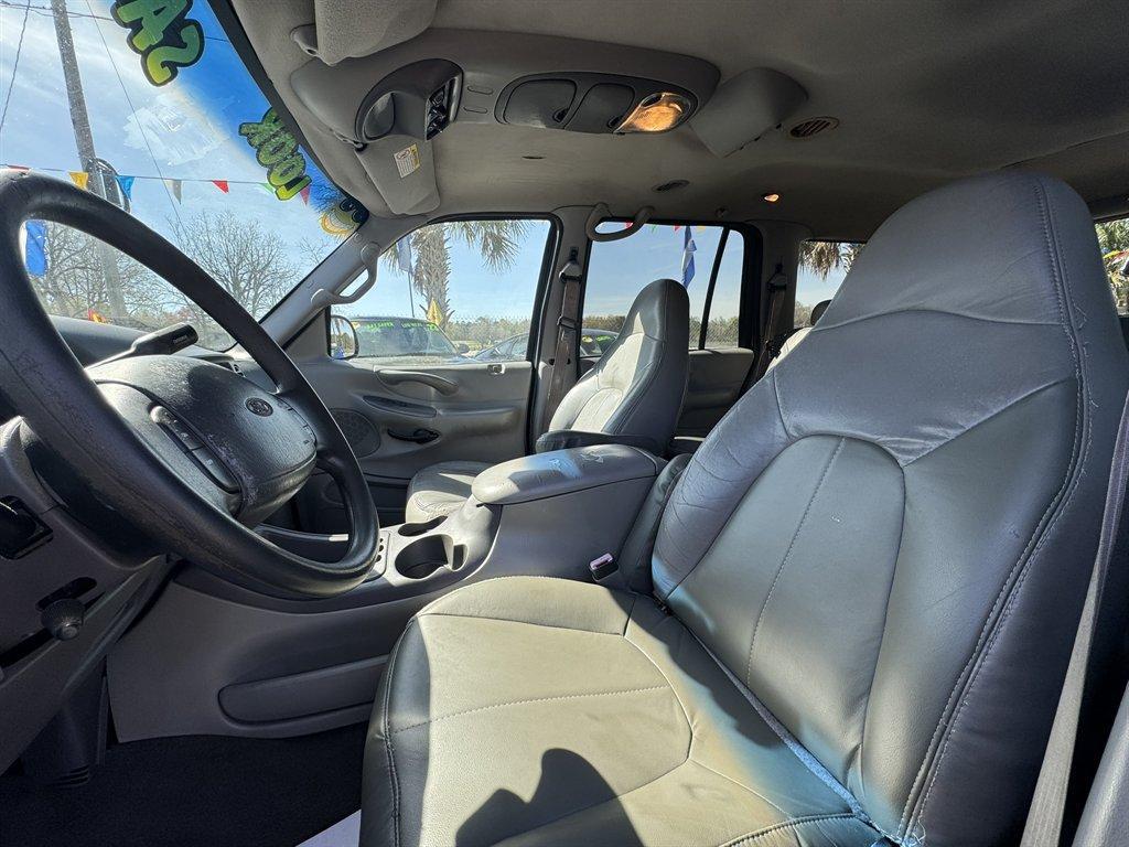 1999 Blue /Grey Ford Expedition (1FMRU1769XL) with an 4.6l V8 EFI Sohc 4.6l engine, Auto transmission, located at 745 East Steele Rd., West Columbia, SC, 29170, (803) 755-9148, 33.927212, -81.148483 - Photo#16