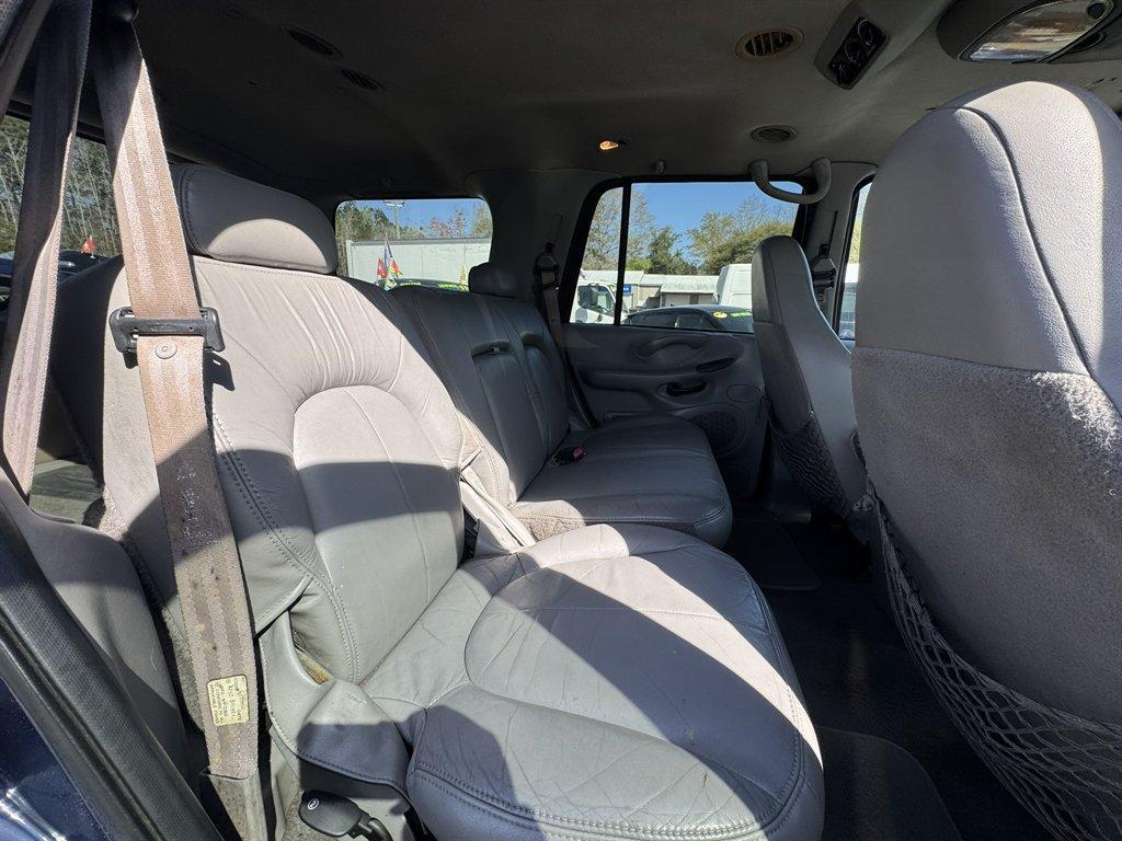 1999 Blue /Grey Ford Expedition (1FMRU1769XL) with an 4.6l V8 EFI Sohc 4.6l engine, Auto transmission, located at 745 East Steele Rd., West Columbia, SC, 29170, (803) 755-9148, 33.927212, -81.148483 - Photo#21