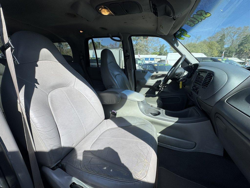 1999 Blue /Grey Ford Expedition (1FMRU1769XL) with an 4.6l V8 EFI Sohc 4.6l engine, Auto transmission, located at 745 East Steele Rd., West Columbia, SC, 29170, (803) 755-9148, 33.927212, -81.148483 - Photo#23