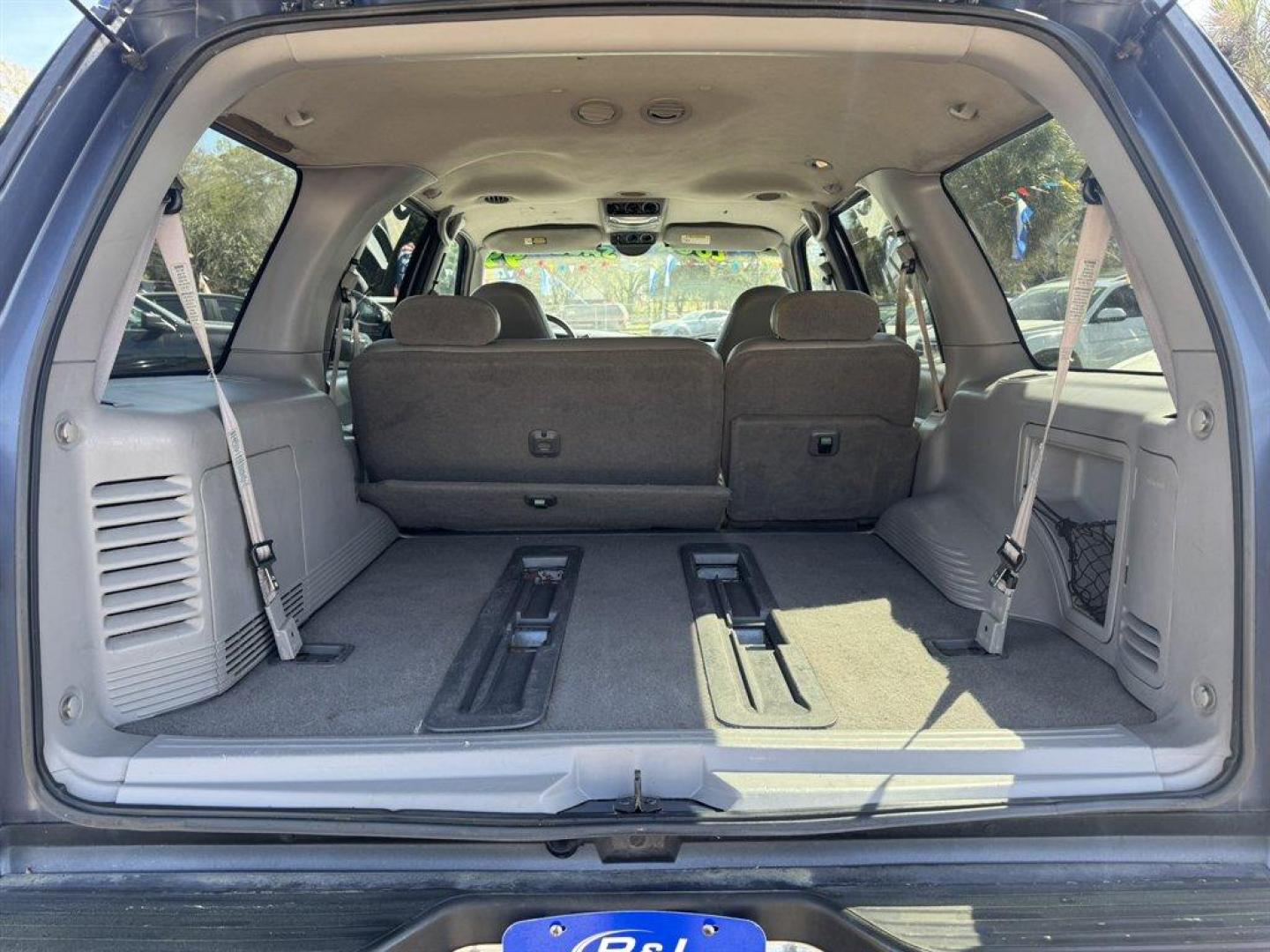 1999 Blue /Grey Ford Expedition (1FMRU1769XL) with an 4.6l V8 EFI Sohc 4.6l engine, Auto transmission, located at 745 East Steele Rd., West Columbia, SC, 29170, (803) 755-9148, 33.927212, -81.148483 - Photo#24