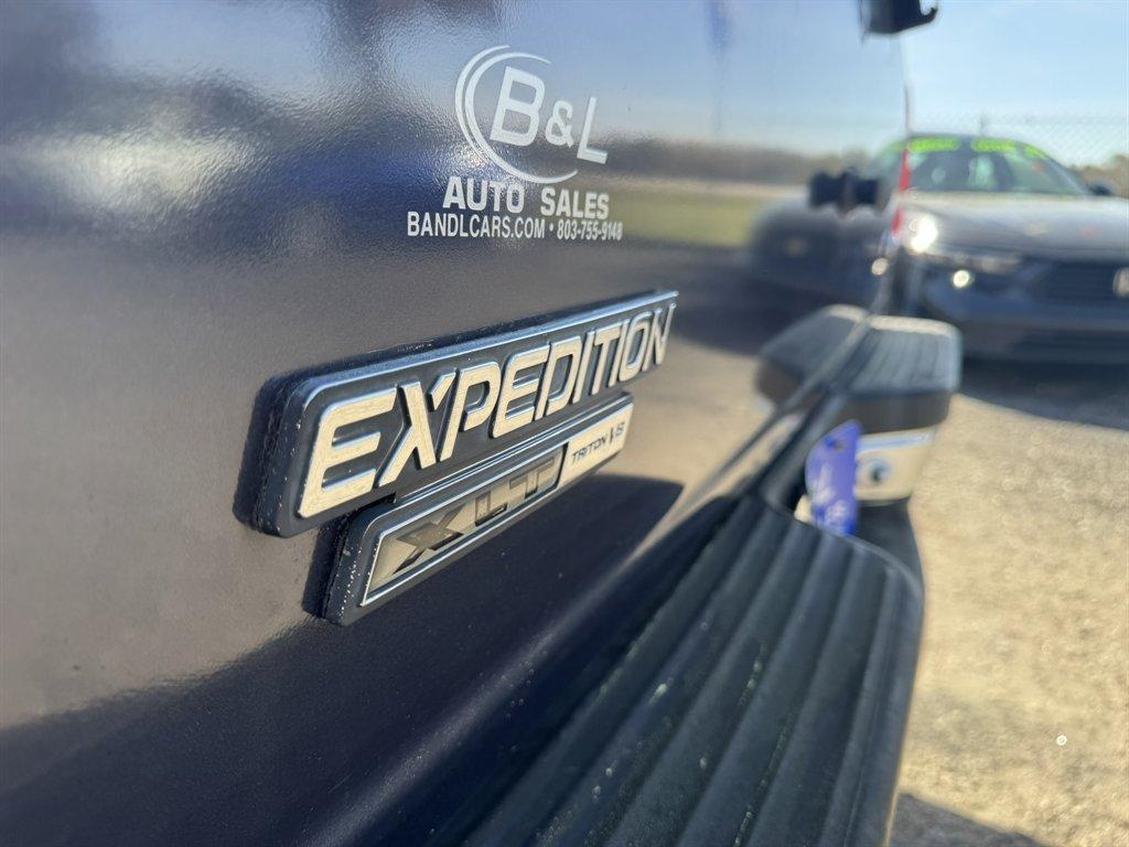 1999 Blue /Grey Ford Expedition (1FMRU1769XL) with an 4.6l V8 EFI Sohc 4.6l engine, Auto transmission, located at 745 East Steele Rd., West Columbia, SC, 29170, (803) 755-9148, 33.927212, -81.148483 - Photo#26