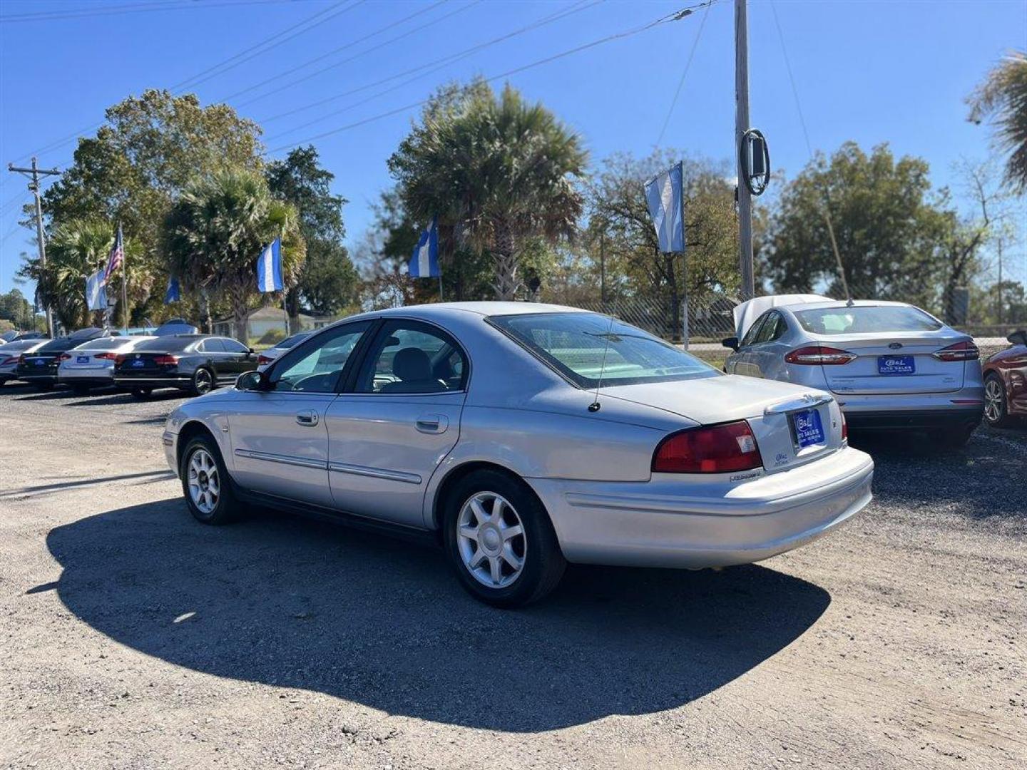 2003 Silver /Grey Mercury Sable (1MEFM55SX3G) with an 3.0l V6 EFI 4v 3.0l engine, Automatic transmission, located at 745 East Steele Rd., West Columbia, SC, 29170, (803) 755-9148, 33.927212, -81.148483 - Special Internet Price! 2003 Mercury Sable with AM/FM stereo radio, Cruise control, Leather interior, Powered windows, Remote keyless entry, Powered door locks, Plus more! - Photo#1