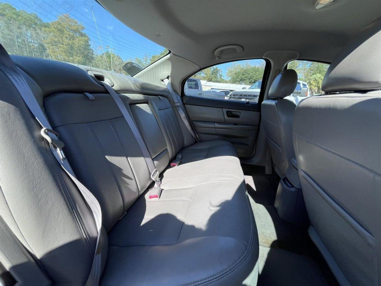 2003 Silver /Grey Mercury Sable (1MEFM55SX3G) with an 3.0l V6 EFI 4v 3.0l engine, Automatic transmission, located at 745 East Steele Rd., West Columbia, SC, 29170, (803) 755-9148, 33.927212, -81.148483 - Special Internet Price! 2003 Mercury Sable with AM/FM stereo radio, Cruise control, Leather interior, Powered windows, Remote keyless entry, Powered door locks, Plus more! - Photo#20