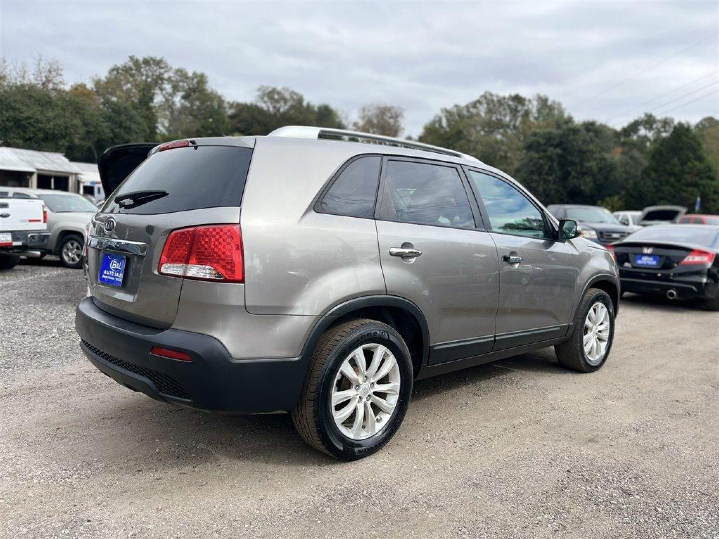 2011 Grey /Grey Kia Sorento (5XYKT4A23BG) with an 3.5l V6 MPI Dohc Cvvt 3.5 engine, Automatic transmission, located at 745 East Steele Rd., West Columbia, SC, 29170, (803) 755-9148, 33.927212, -81.148483 - Special Internet Price! 2011 Kia Sorento with AM/FM stereo, Bluetooth, AUX port, Cruise control, Air conditioning, Tricot cloth front bucket seats, 3rd row seating, Powered windows, Powered door locks, Plus more! - Photo#2