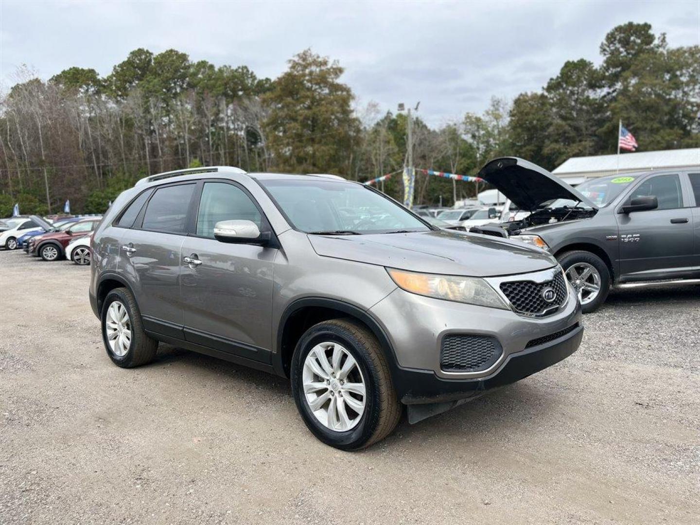 2011 Grey /Grey Kia Sorento (5XYKT4A23BG) with an 3.5l V6 MPI Dohc Cvvt 3.5 engine, Automatic transmission, located at 745 East Steele Rd., West Columbia, SC, 29170, (803) 755-9148, 33.927212, -81.148483 - Special Internet Price! 2011 Kia Sorento with AM/FM stereo, Bluetooth, AUX port, Cruise control, Air conditioning, Tricot cloth front bucket seats, 3rd row seating, Powered windows, Powered door locks, Plus more! - Photo#3