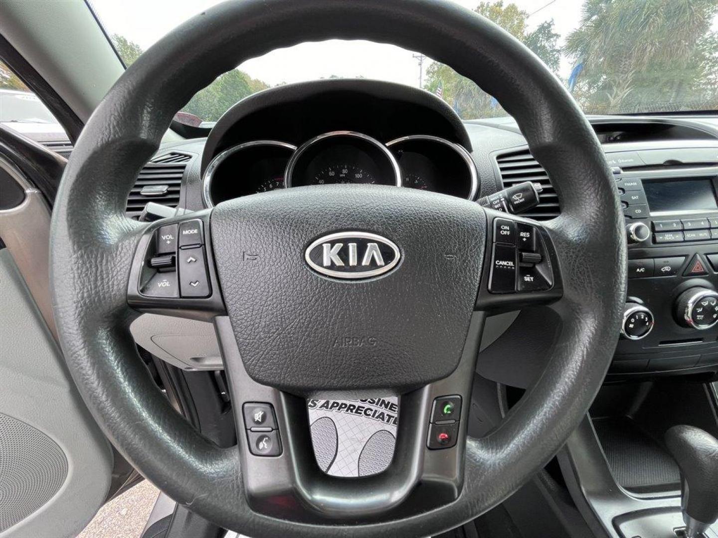 2011 Grey /Grey Kia Sorento (5XYKT4A23BG) with an 3.5l V6 MPI Dohc Cvvt 3.5 engine, Automatic transmission, located at 745 East Steele Rd., West Columbia, SC, 29170, (803) 755-9148, 33.927212, -81.148483 - Special Internet Price! 2011 Kia Sorento with AM/FM stereo, Bluetooth, AUX port, Cruise control, Air conditioning, Tricot cloth front bucket seats, 3rd row seating, Powered windows, Powered door locks, Plus more! - Photo#5