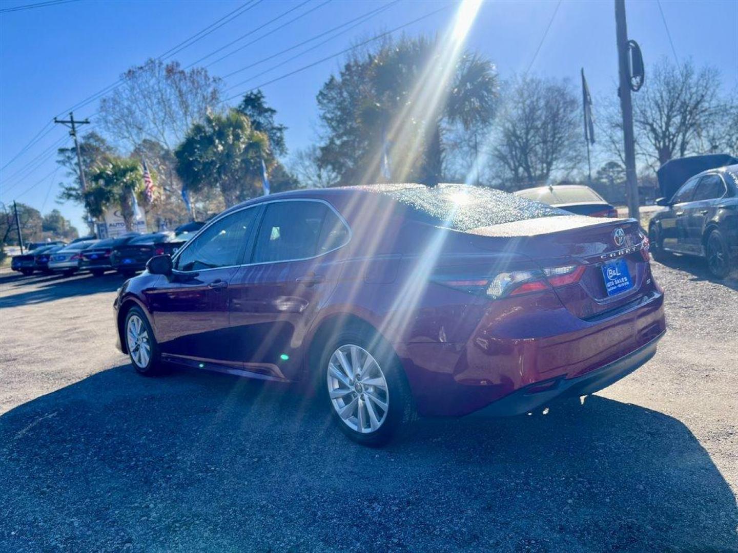 2021 Burgundy /Black Toyota Camry (4T1C11AK0MU) with an 2.5l I-4 DI Dohc 2.5l engine, Automatic transmission, located at 745 East Steele Rd., West Columbia, SC, 29170, (803) 755-9148, 33.927212, -81.148483 - Special Internet Price! 2021 Toyota Camry LE with Bluetooth, 7 touch-screen, SiriusXM 3-month All Access trial, Cruise control, Backup camera, Remote Keyless Entry, Manual Air Conditioning, Cloth interior, Powered driver seat, Rear 60-40 Folding Bench, Powered windows, Powered door locks, Plus more - Photo#1